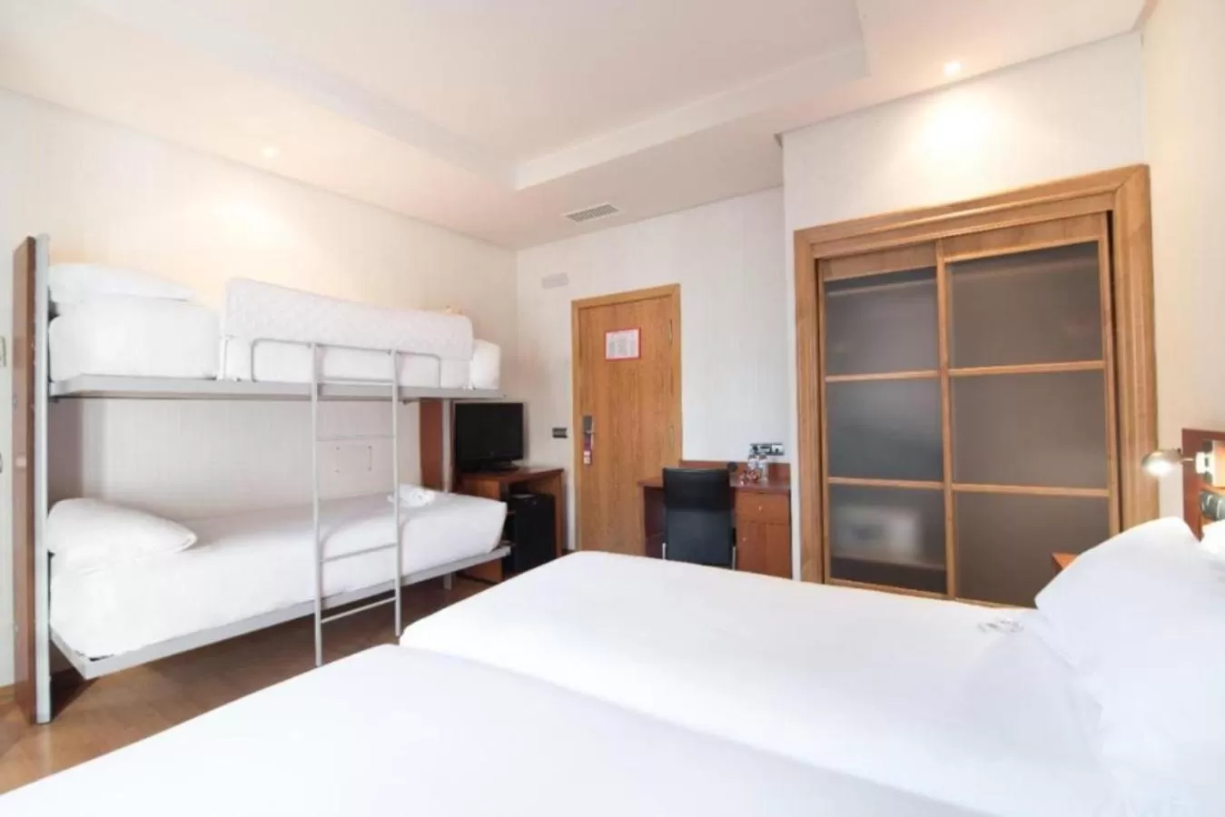 Family, Bed in Petit Palace Preciados