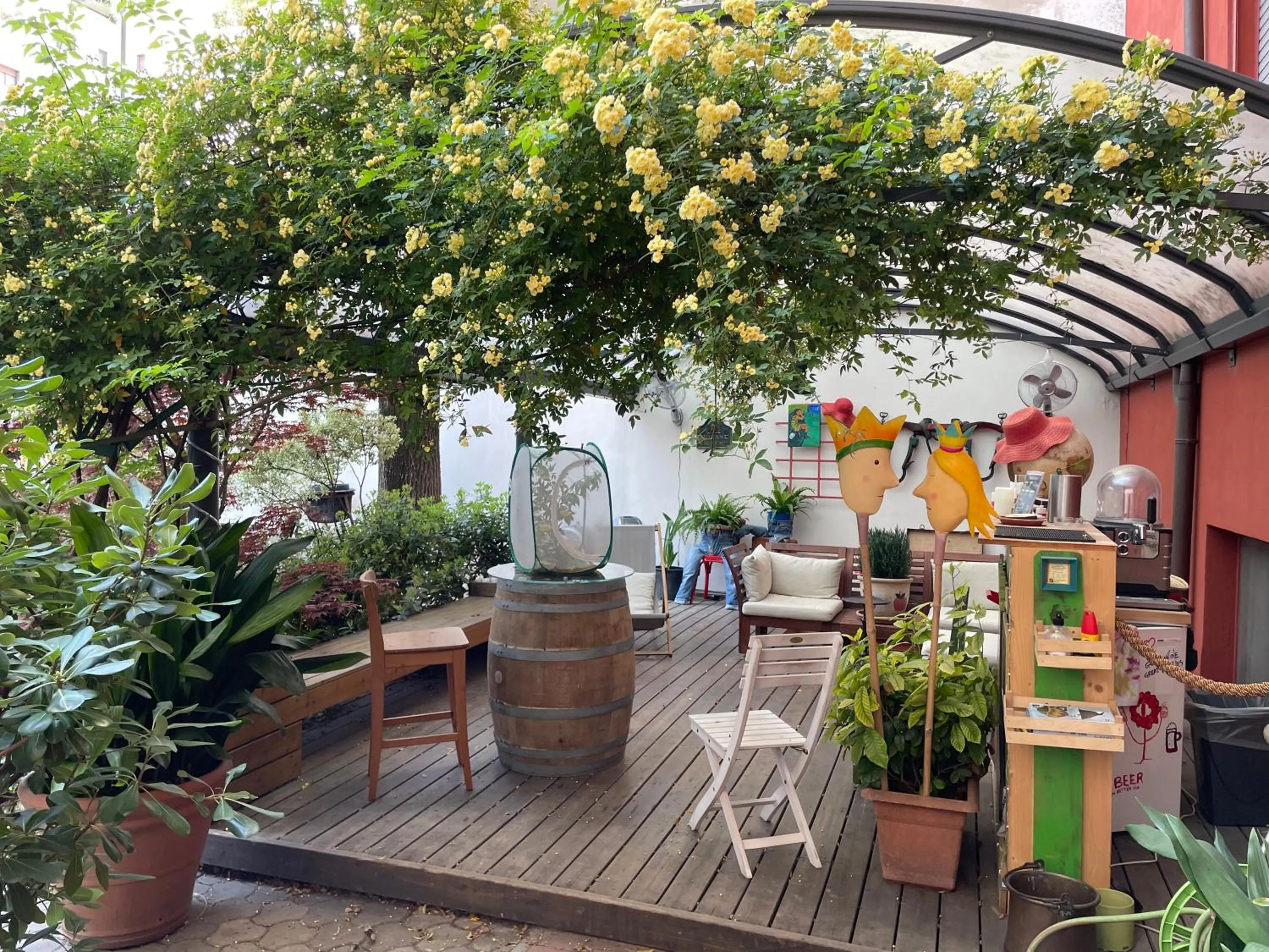 Patio in Il Girasole High Quality Inn