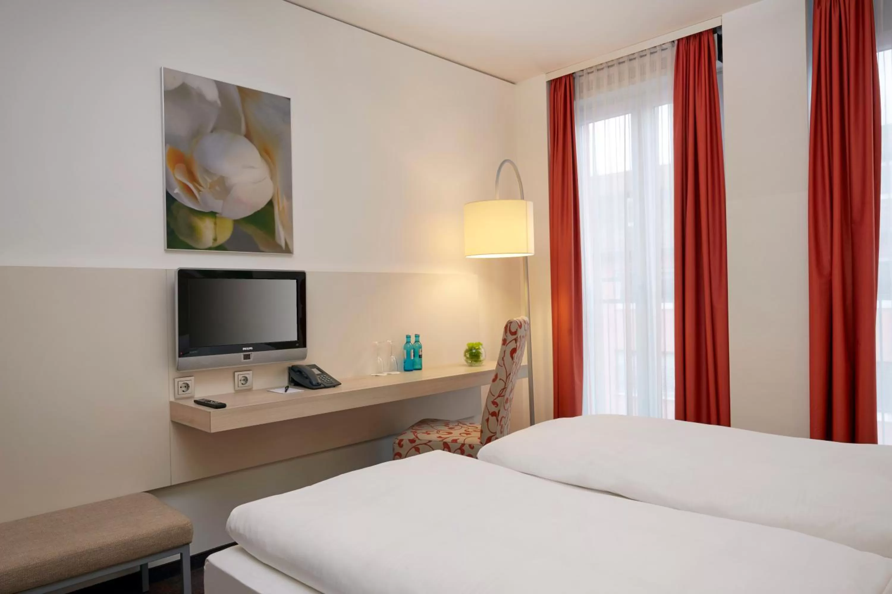 TV and multimedia, Bed in H+ Hotel München