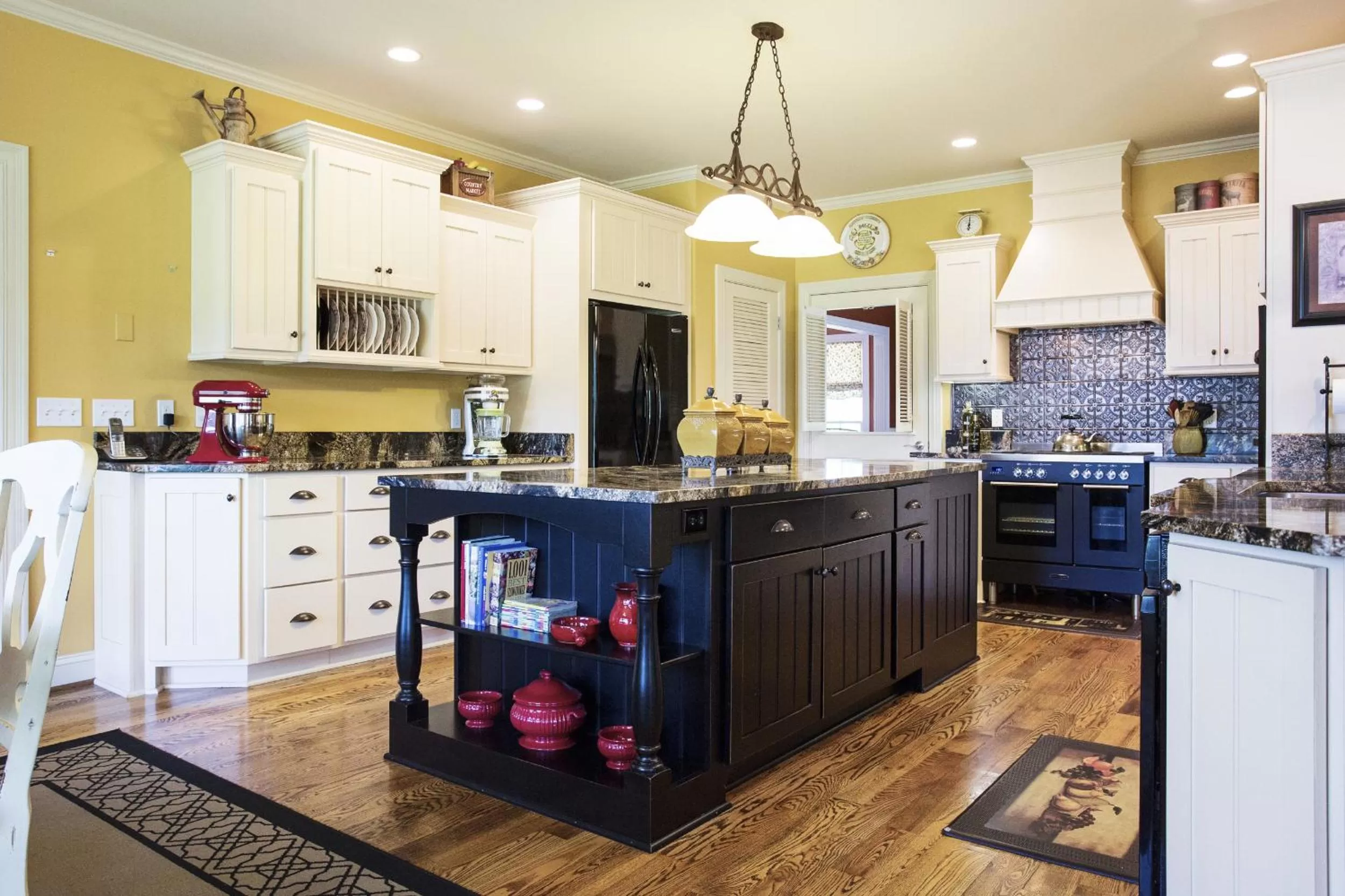 Kitchen or kitchenette in Pillow and Paddock B&B