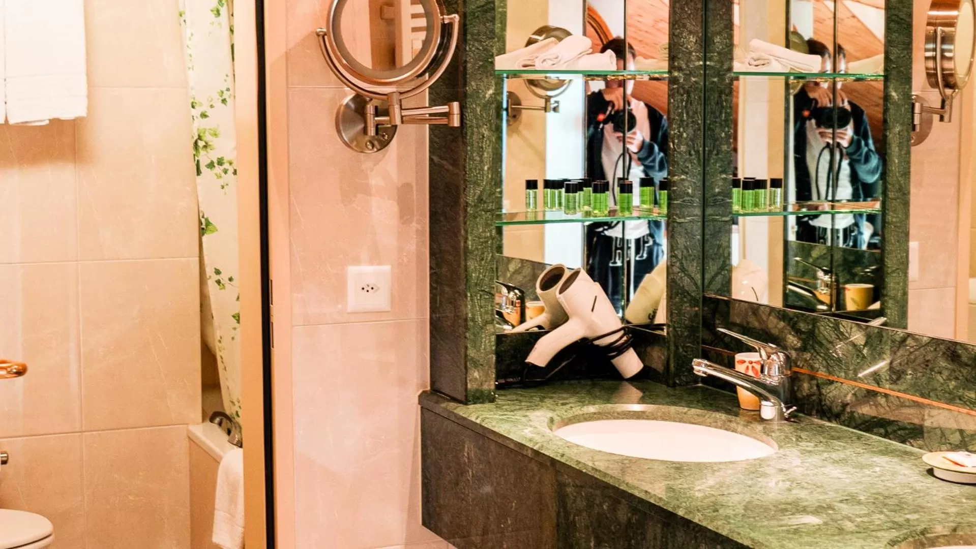 Bathroom in Hillsite Smart Hotel Flims