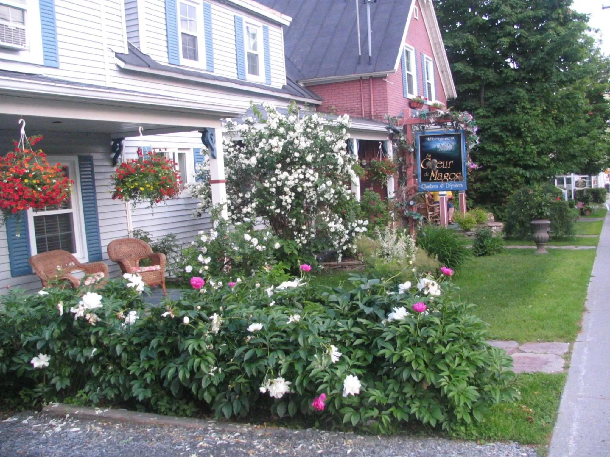 Property building in Au Coeur De Magog