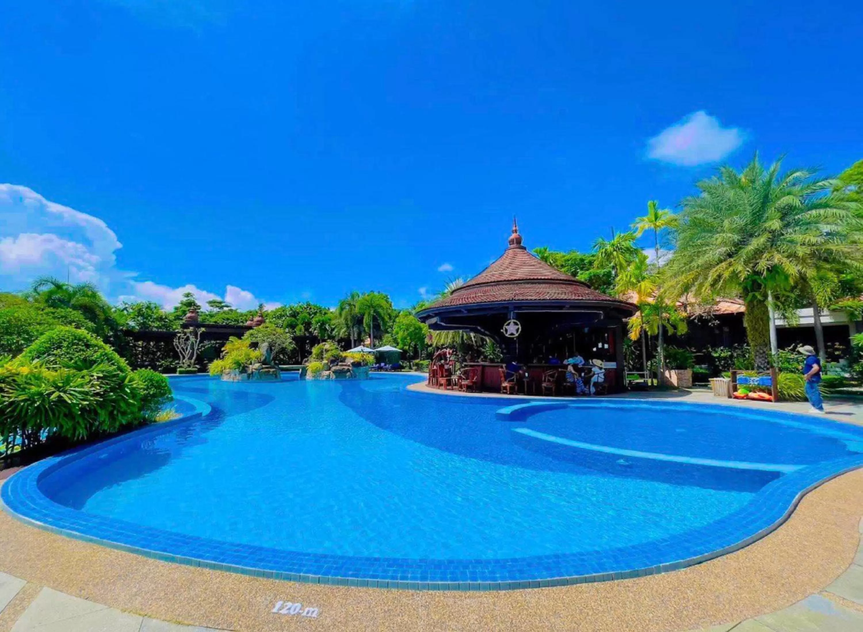 Swimming Pool in Try Palace Resort-Kep
