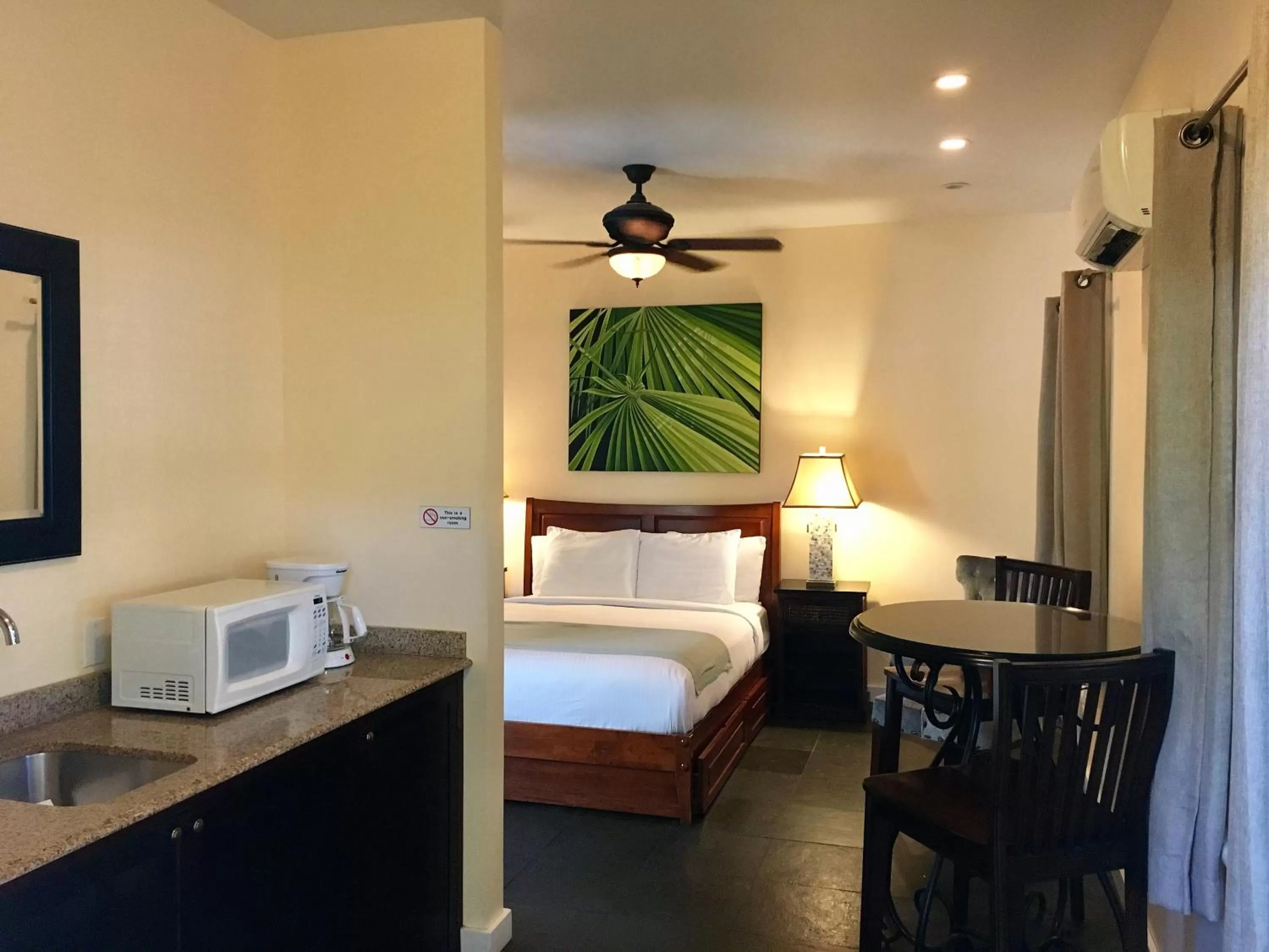 Photo of the whole room, Bed in Douglas House