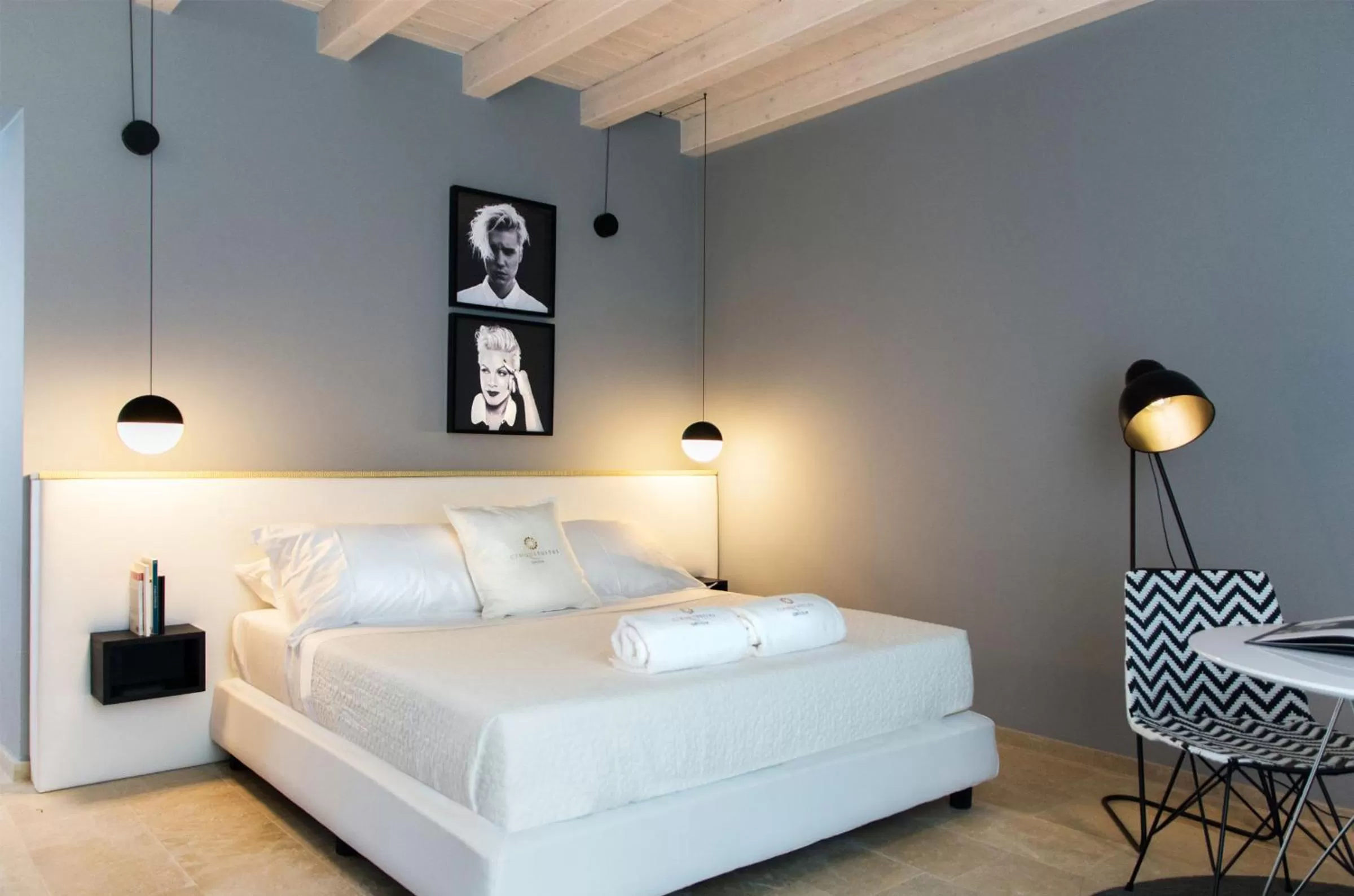 Bed in CinqueSuites Ortigia