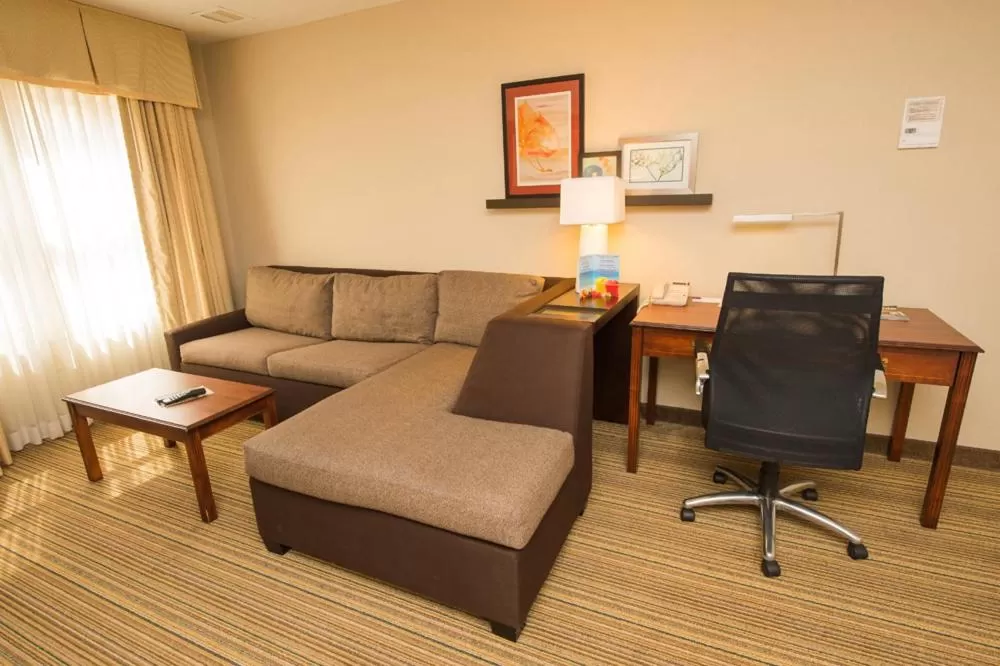 Seating Area in Hawthorn Suites by Wyndham Erie