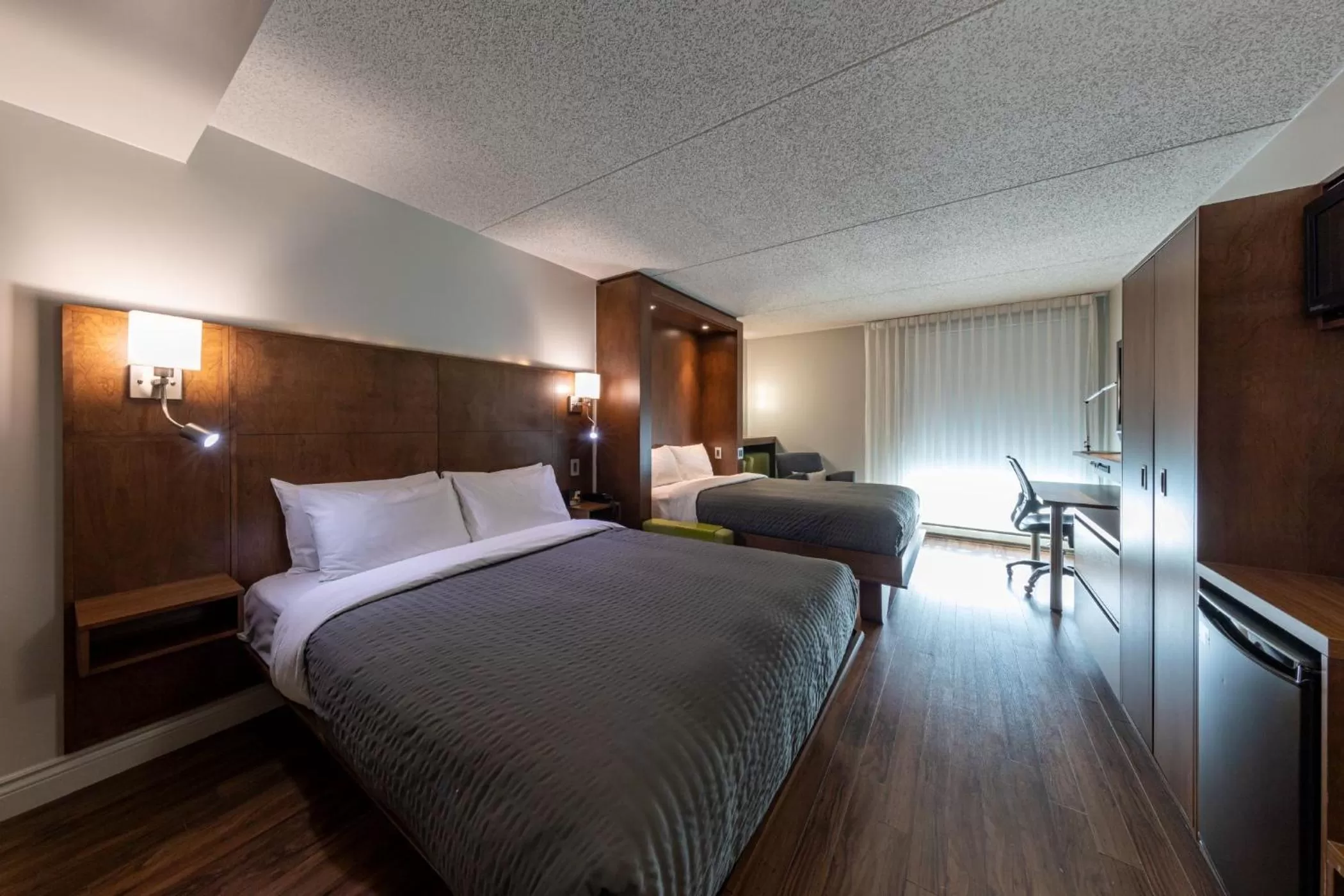 Bed in Hôtel & Suites Normandin Québec