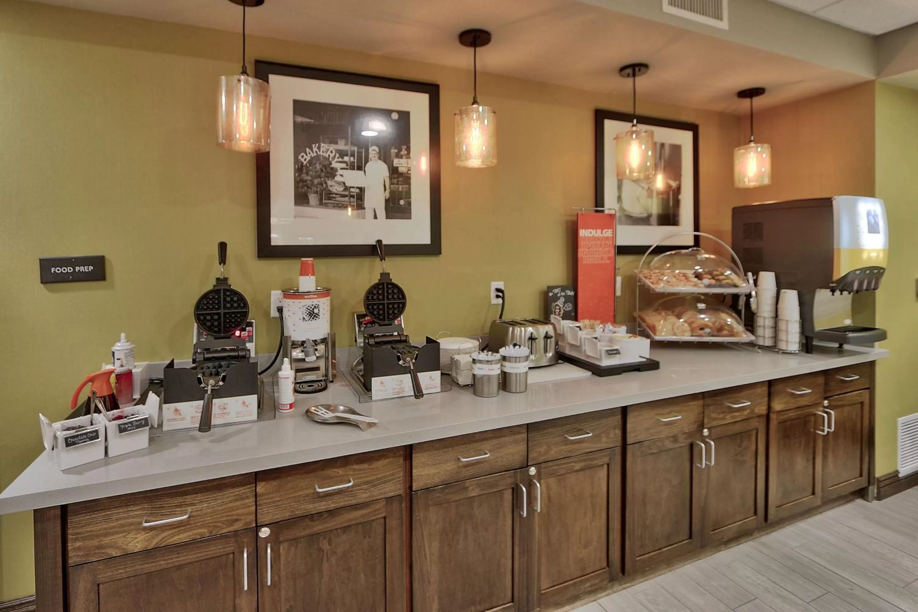Dining area in Hampton Inn & Suites Las Cruces I-10, Nm