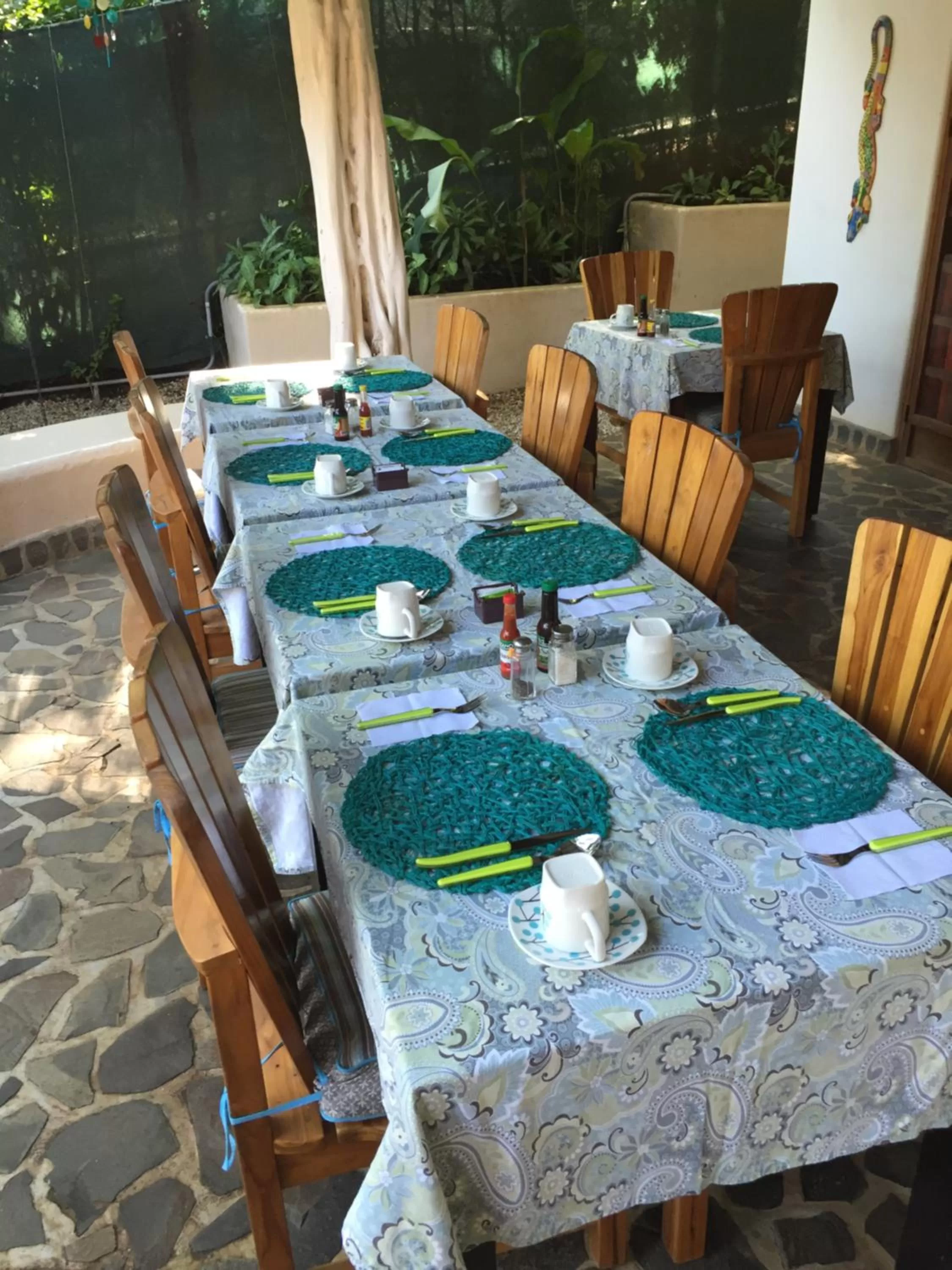 Restaurant/Places to Eat in The Beach Bungalows - Yoga and Surf Hotel - Adults Only