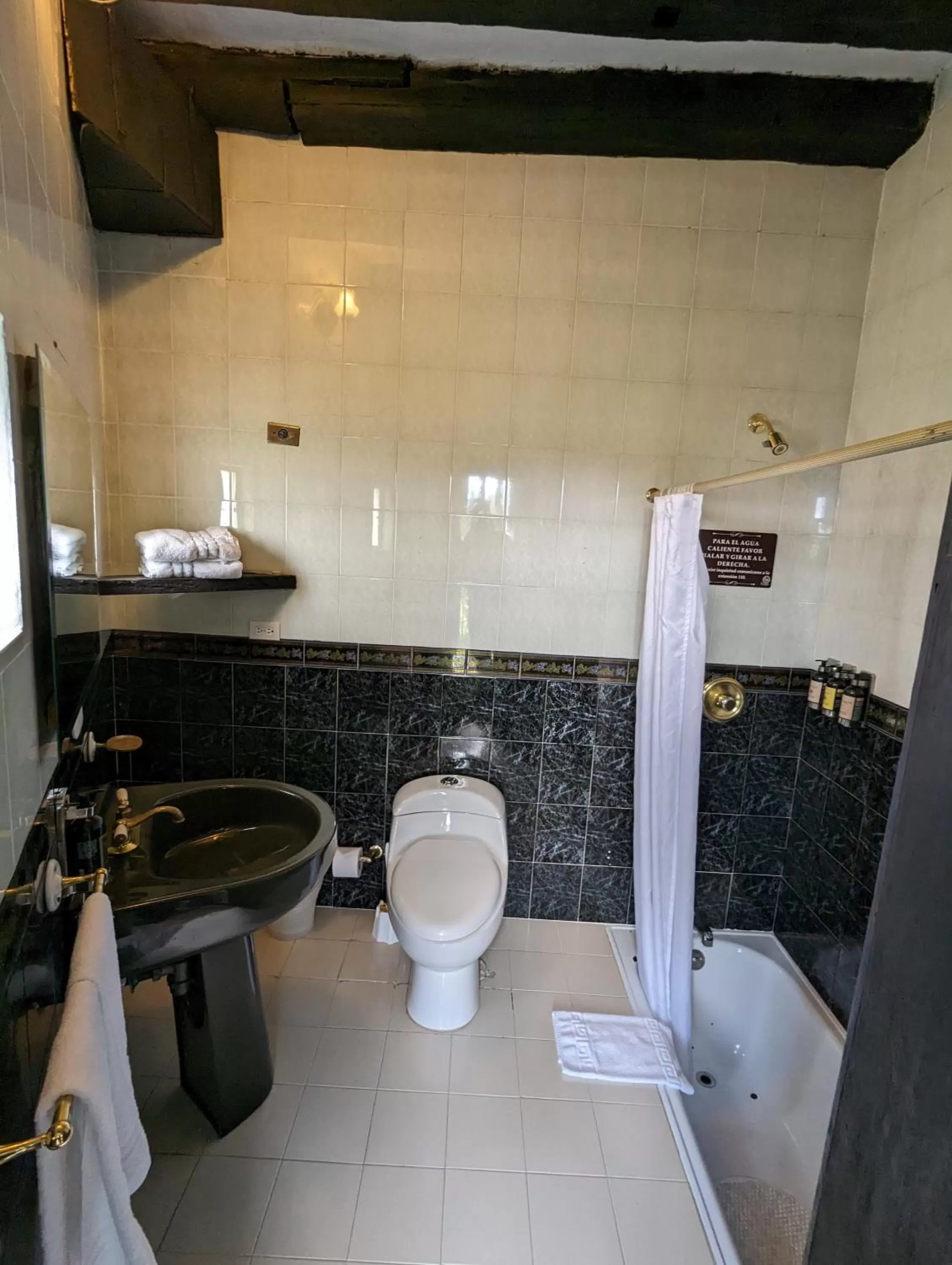 Bath, Bathroom in Posada Cafe La Huerta