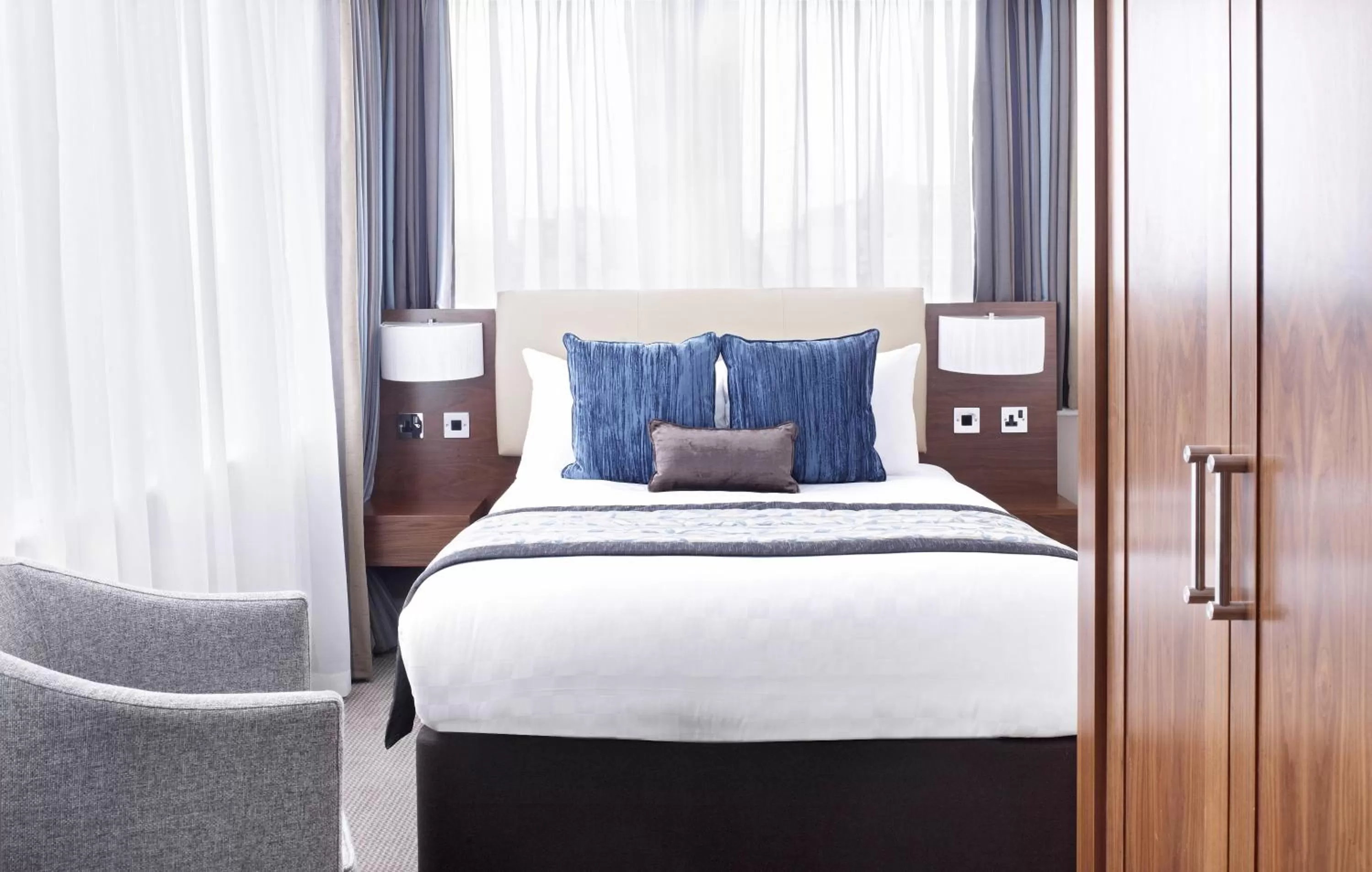 Bed in Thistle Trafalgar - Leicester Square