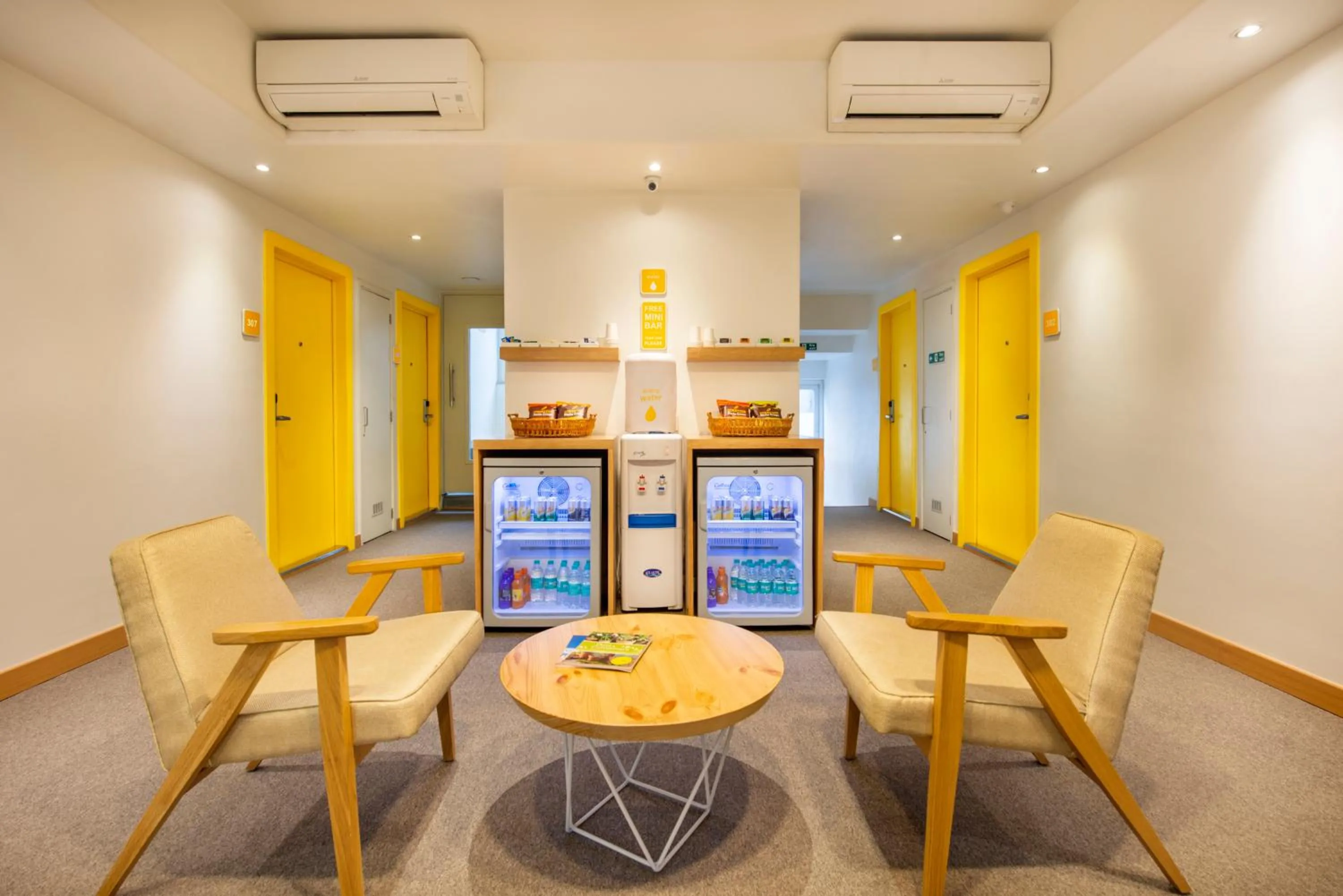 Lounge or bar in bloomrooms @ Janpath