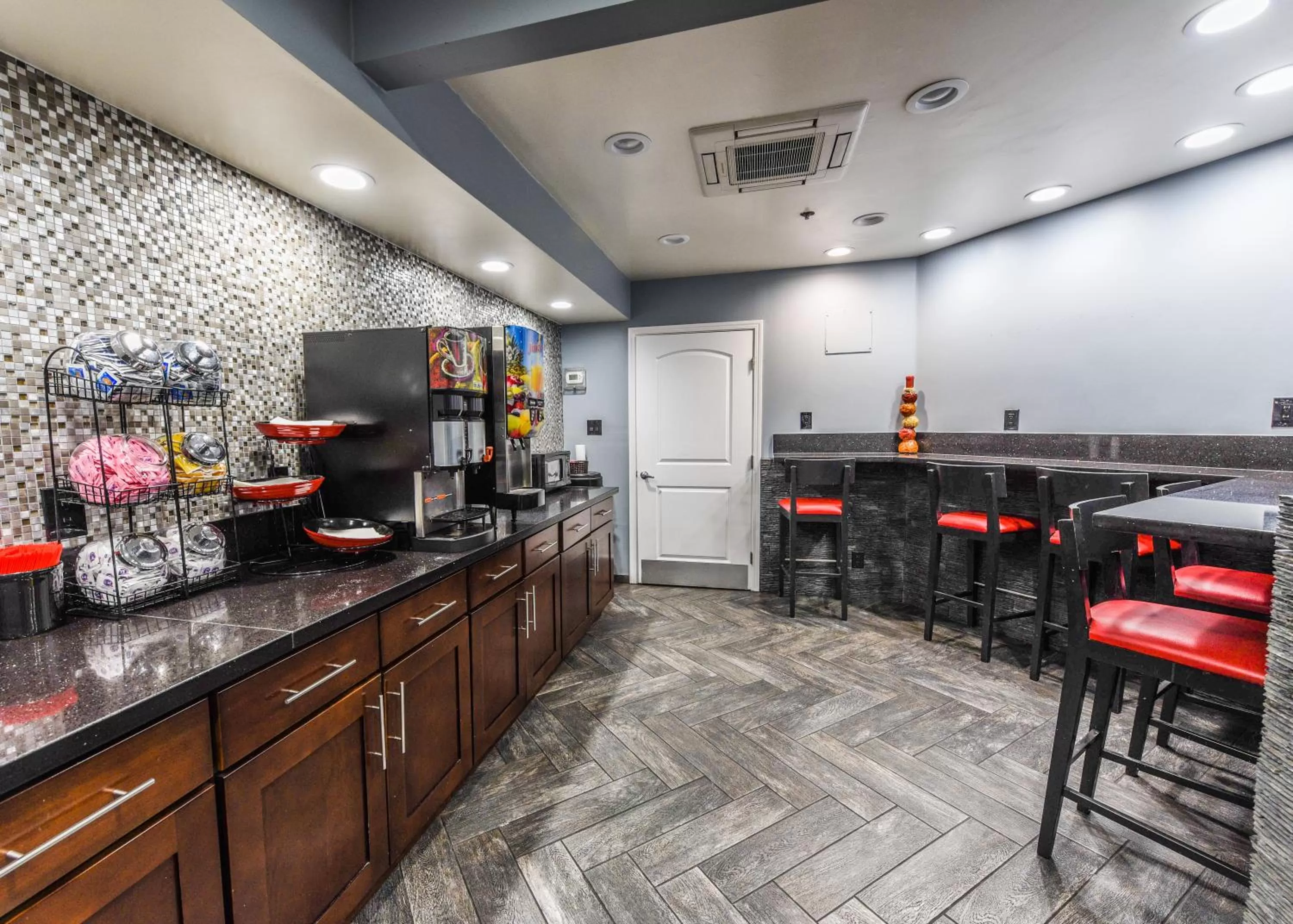 Continental breakfast in Hollywood Inn Express LAX