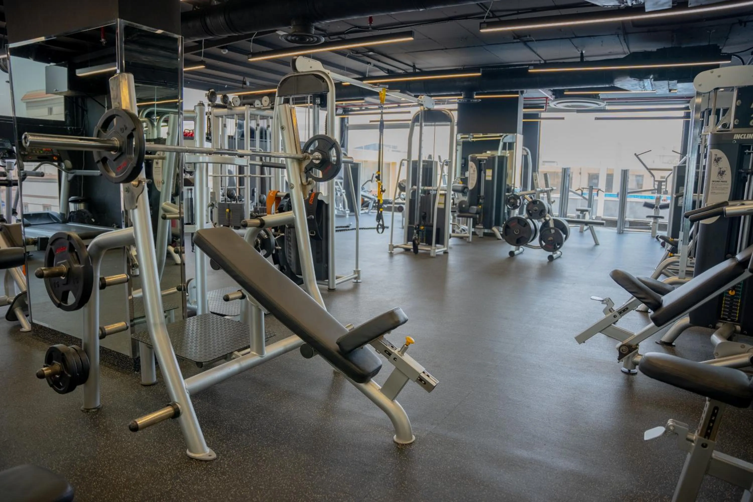 Fitness centre/facilities in Rosemond Al Hamra