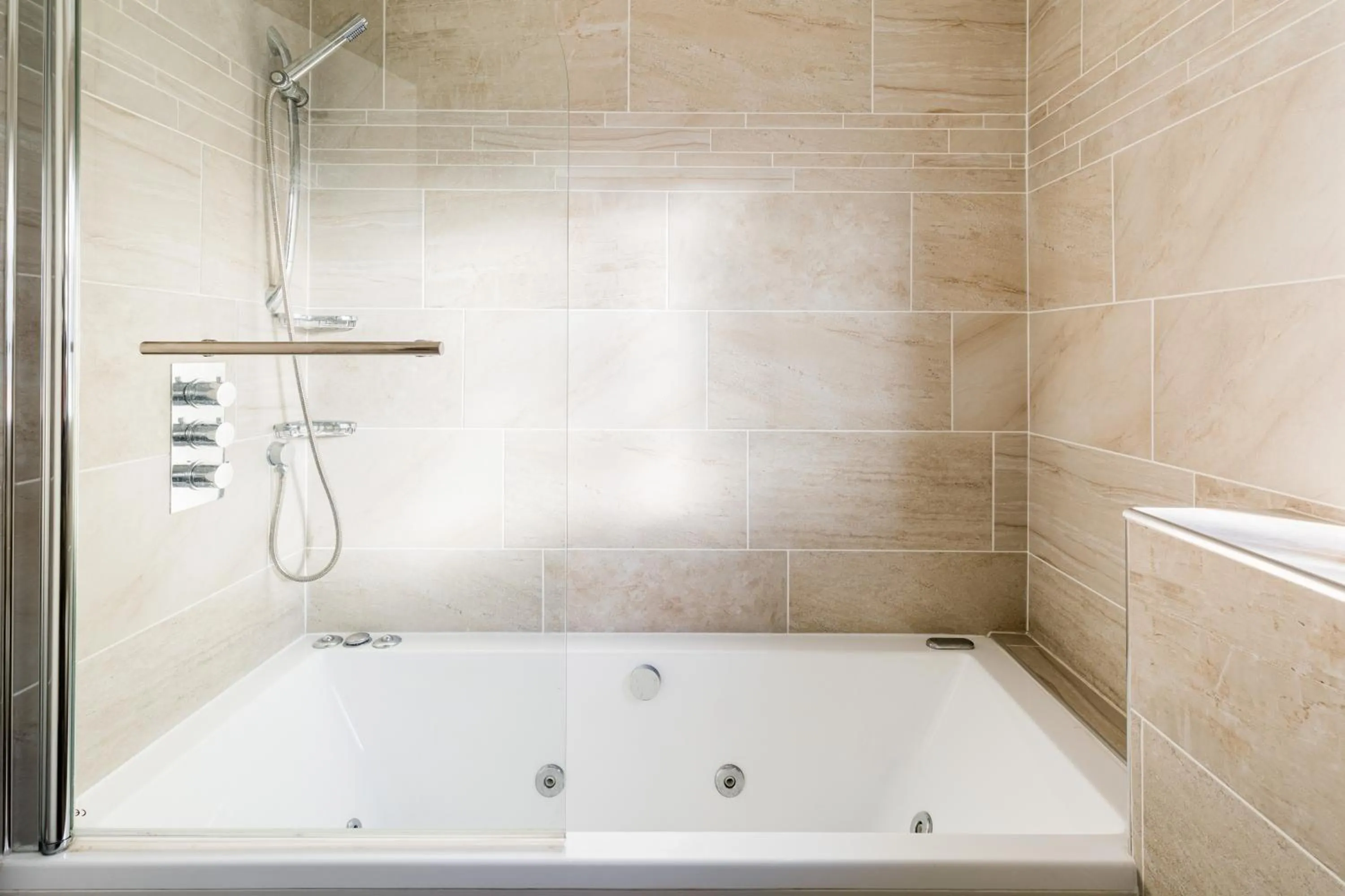 Bathroom in Drayton Manor House FREE parking