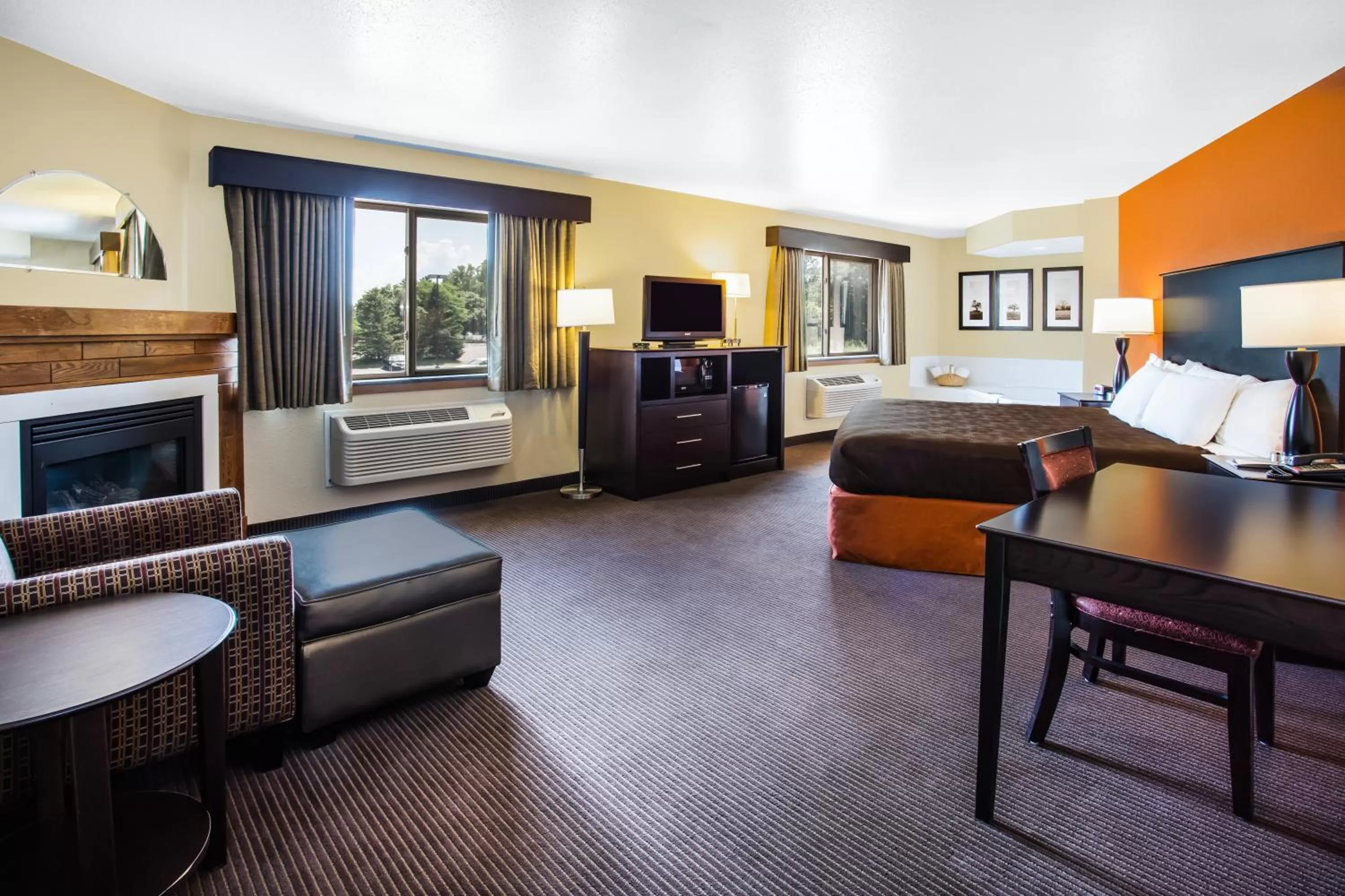 Superior King Suite -  Non-Smoking in AmericInn by Wyndham Menomonie