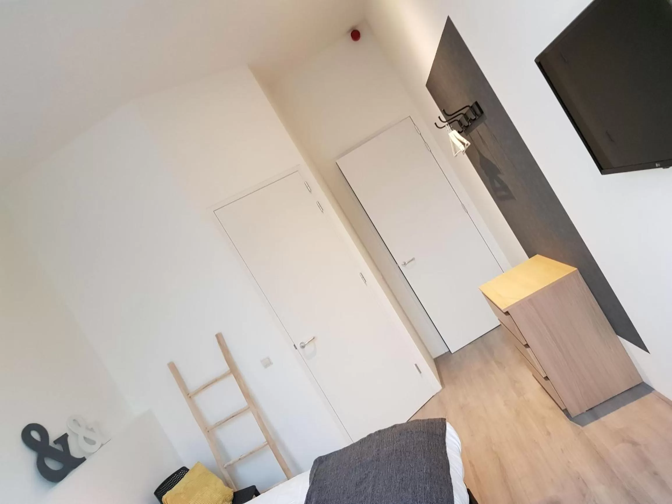 TV/Entertainment Center in B&B de Wilhelminaschool