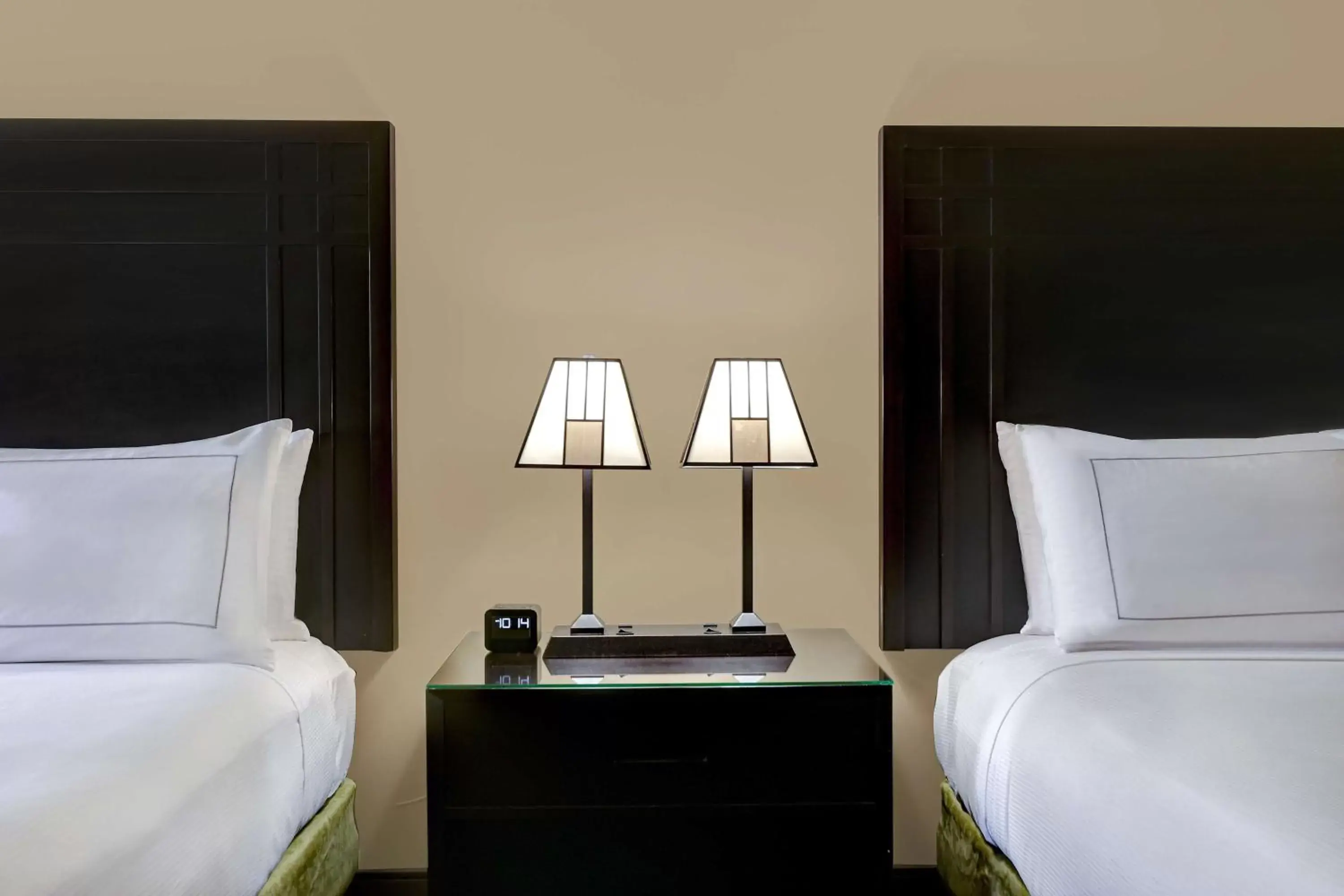 Queen Room with Two Queen Beds - Disability Access Roll in Shower/Non-Smoking in DoubleTree by Hilton Phoenix- Tempe Queen Room with Two Queen Beds - Disability Access Roll in Shower/Non-Smoking in DoubleTree by Hilton Phoenix- Tempe