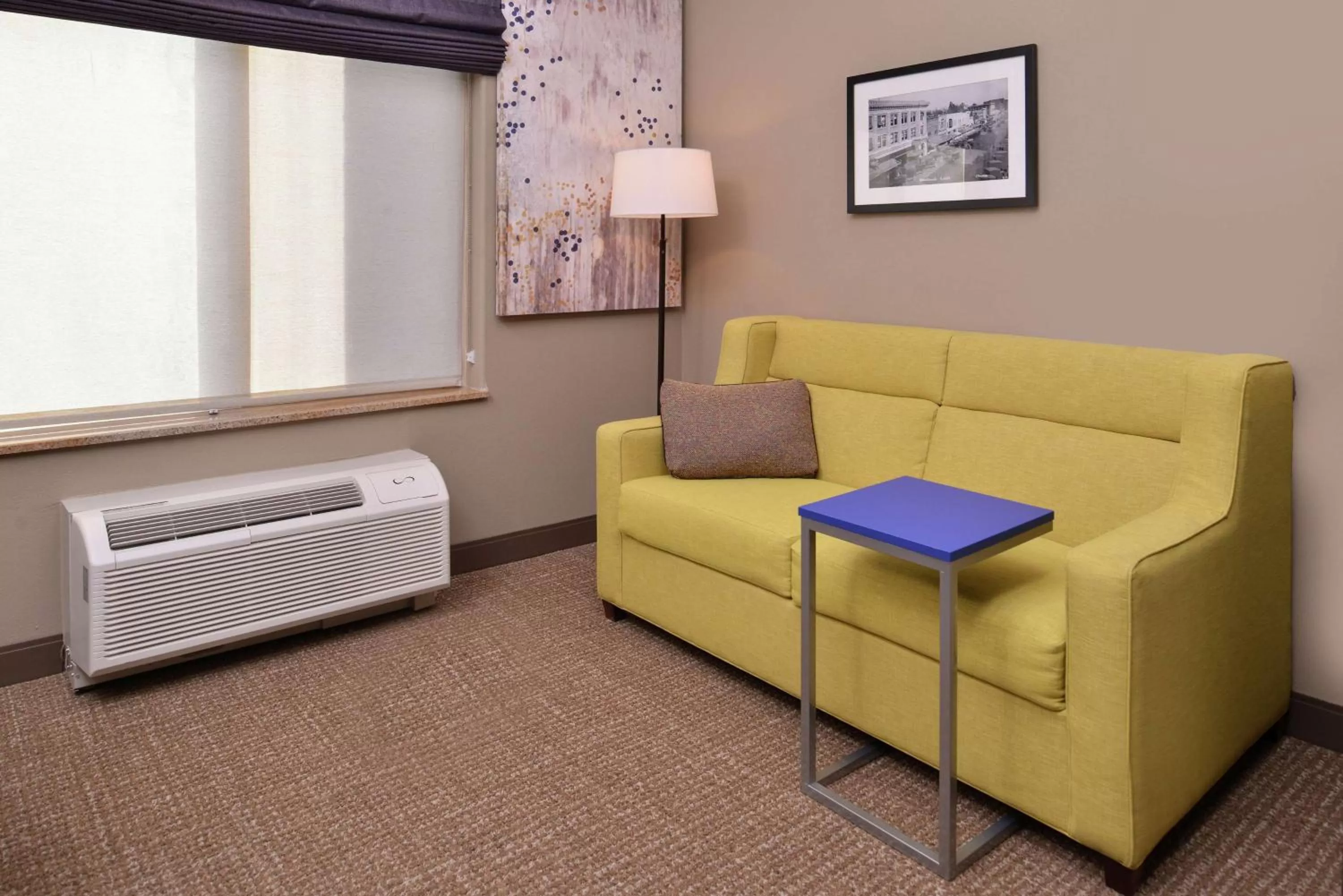 Living room in Hampton Inn & Suites Woodland-Sacramento Area