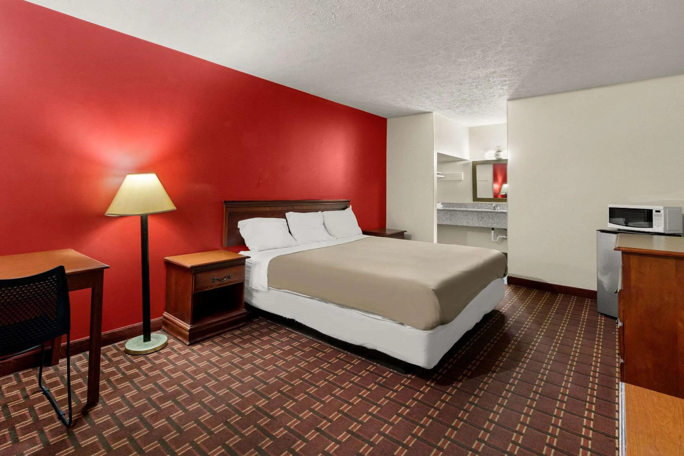 Bedroom, Bed in Rodeway Inn Dickson