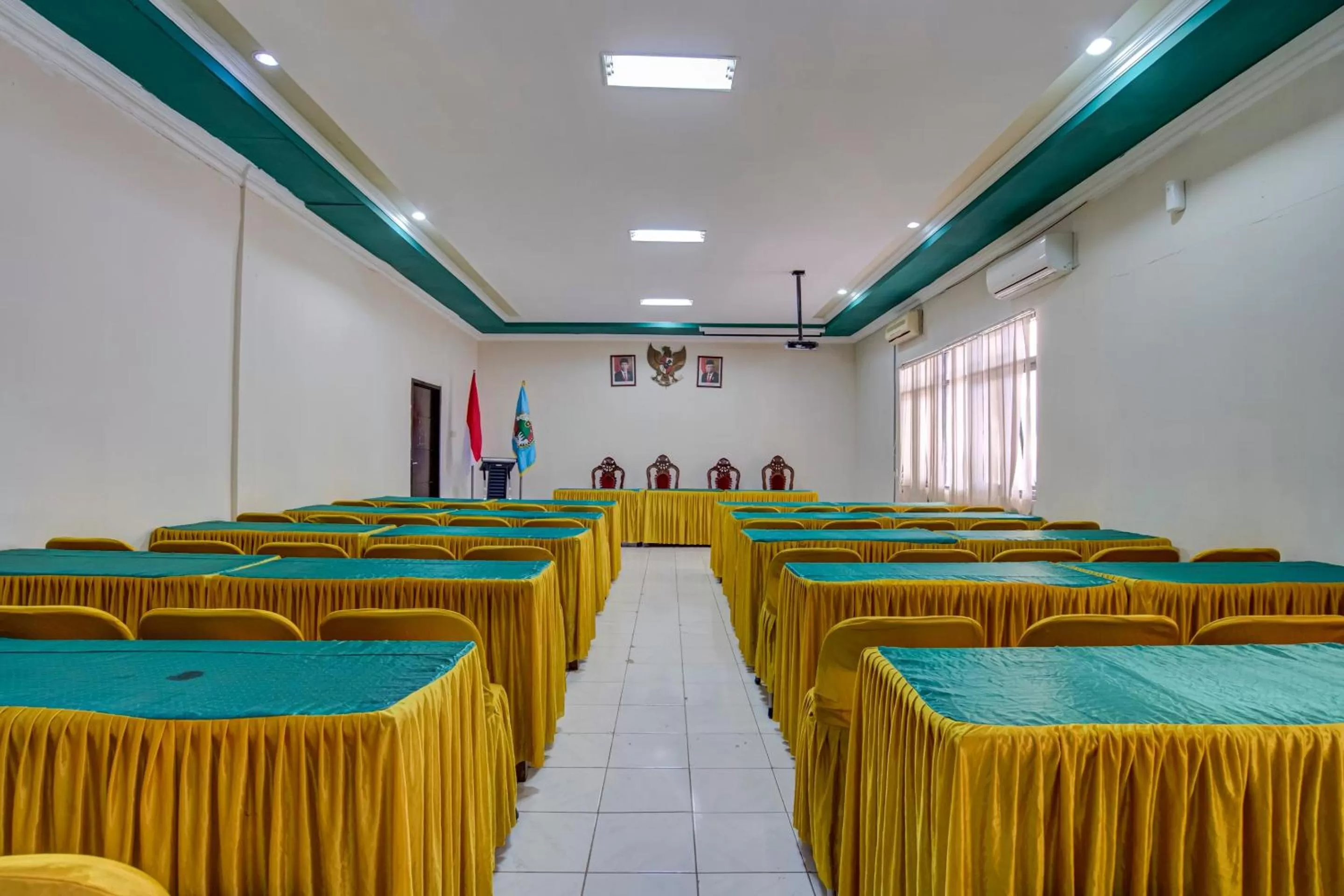 Business facilities in OYO 3862 Syariah Hotel Pandan Wangi