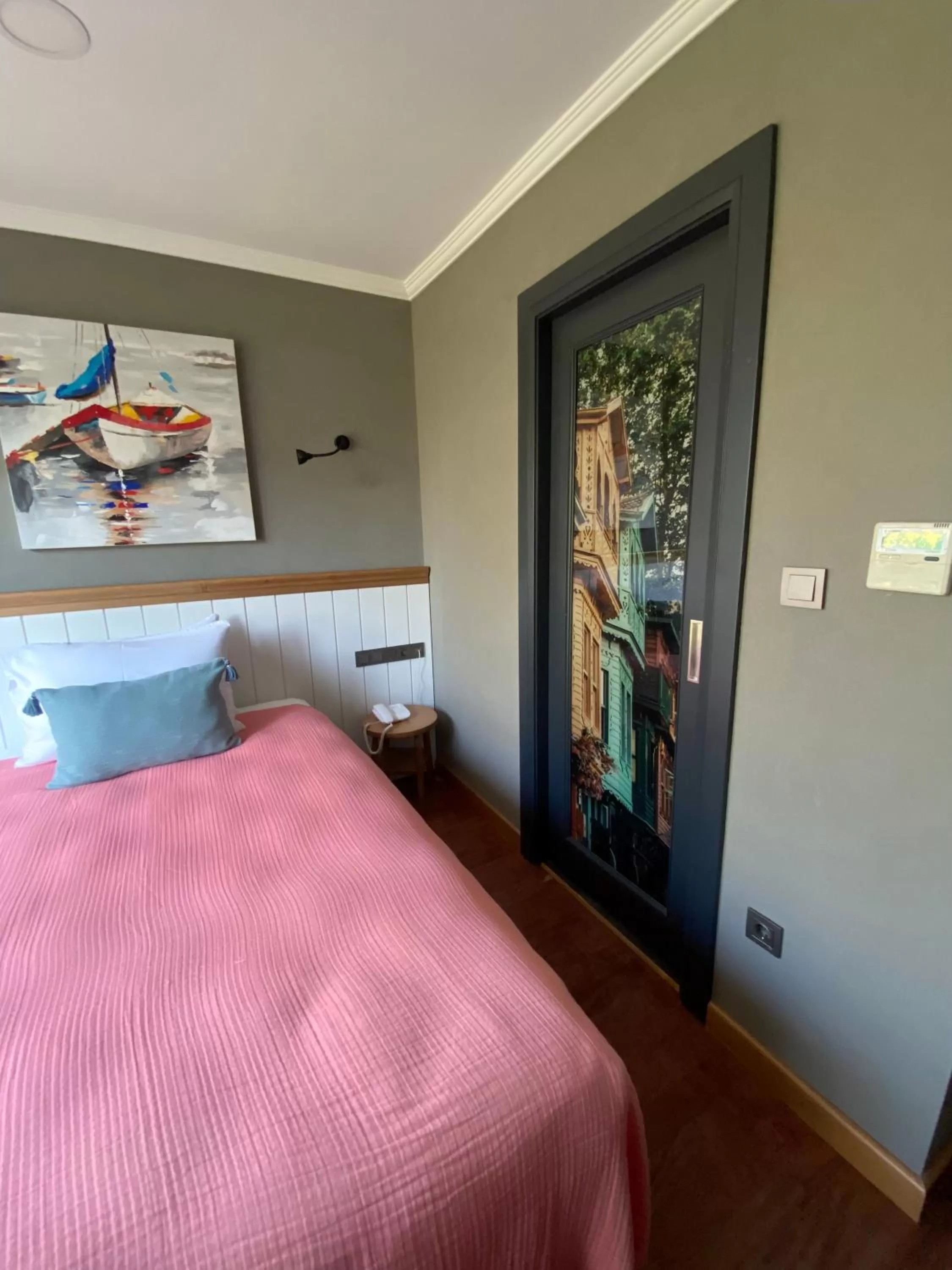 Bed in Istanbul Old City Colorful Houses Balat PETRION Hotel