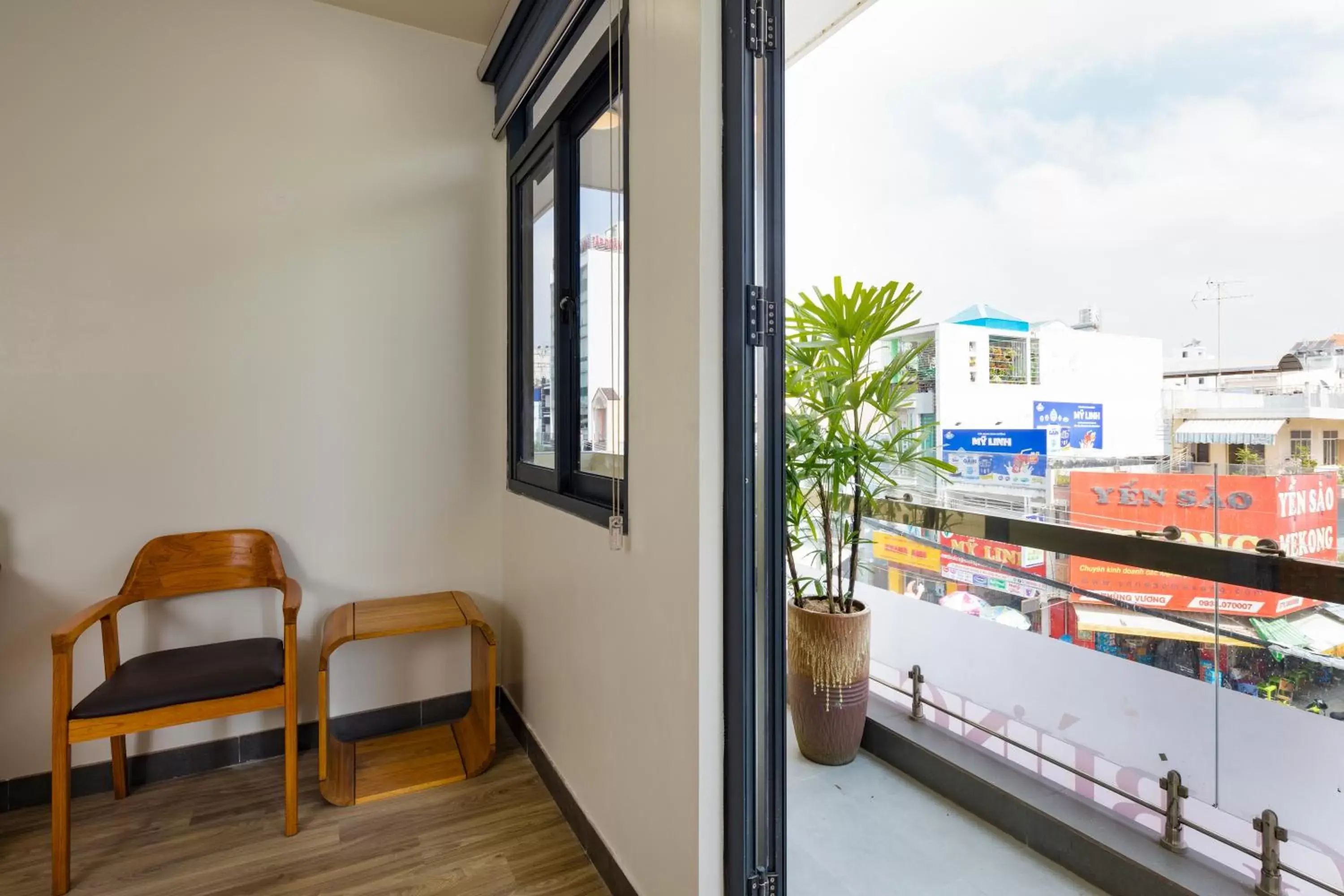 Queen Room with Balcony in LARA HOTEL LONG XUYÊN Queen Room with Balcony in LARA HOTEL LONG XUYÊN