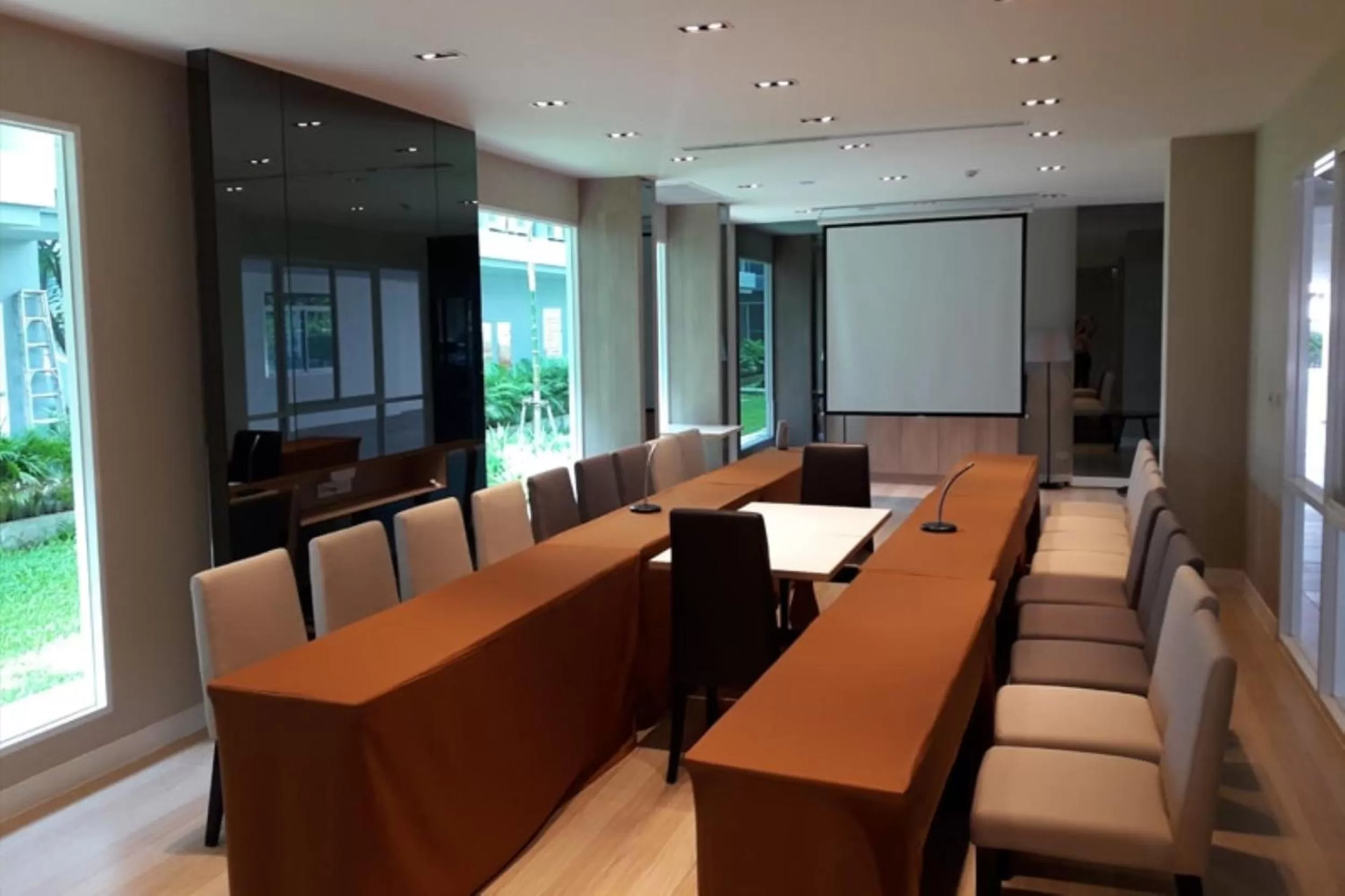 Meeting/conference room in Paeva Luxury Serviced Residence SHA