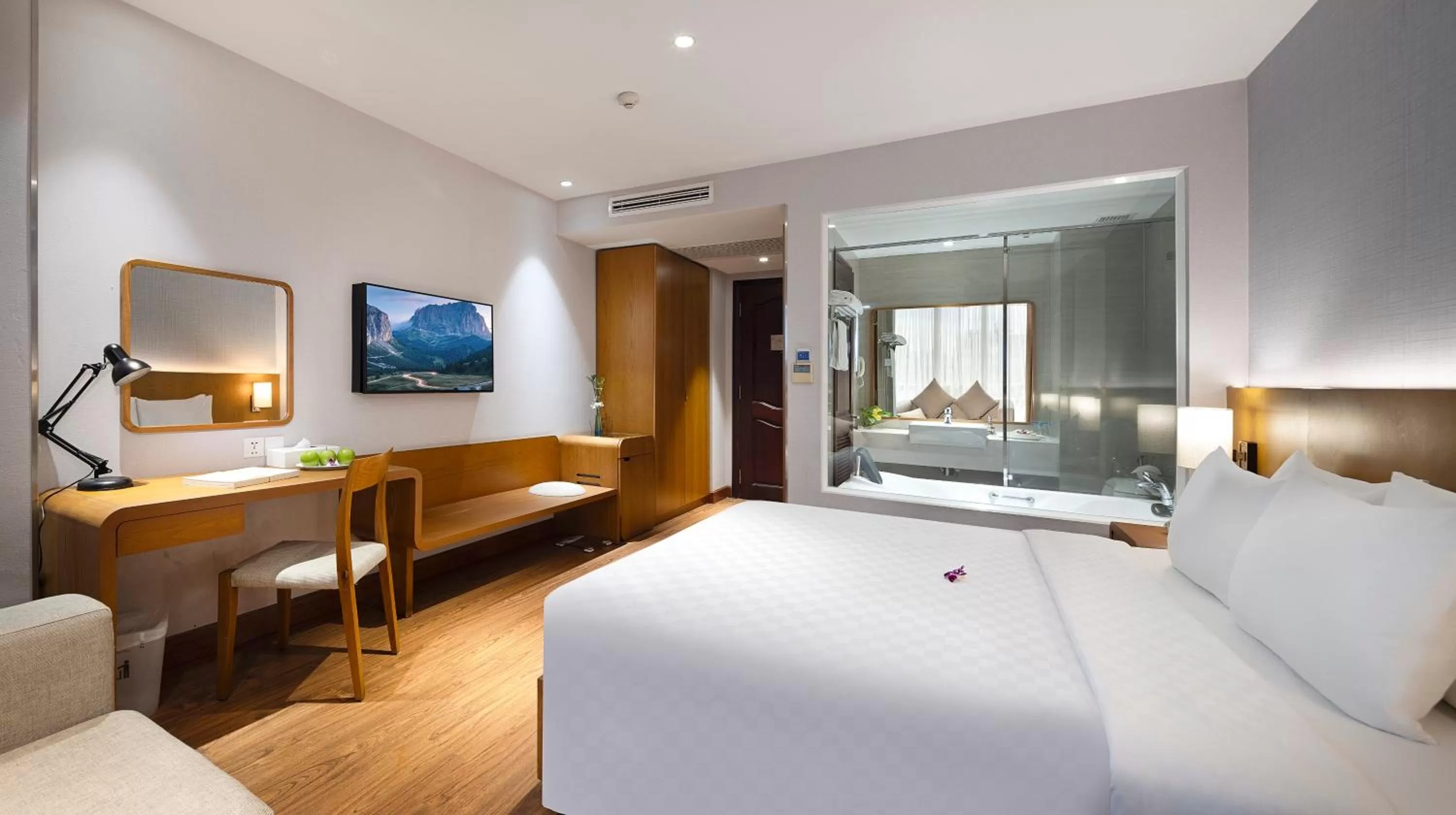 Communal lounge/ TV room, Bed in Harmony Saigon Hotel & Spa