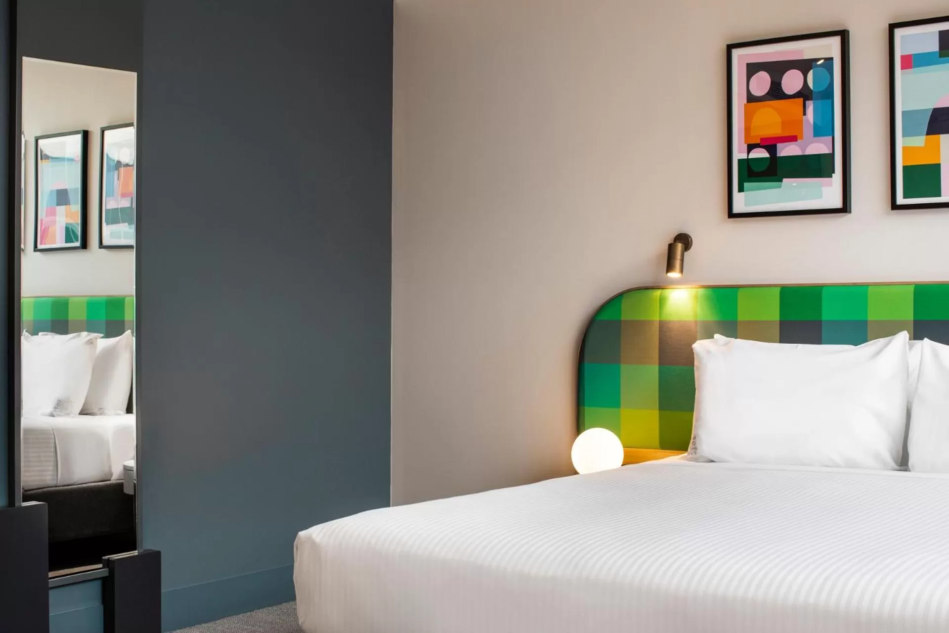 Bed in Holiday Inn Werribee by IHG