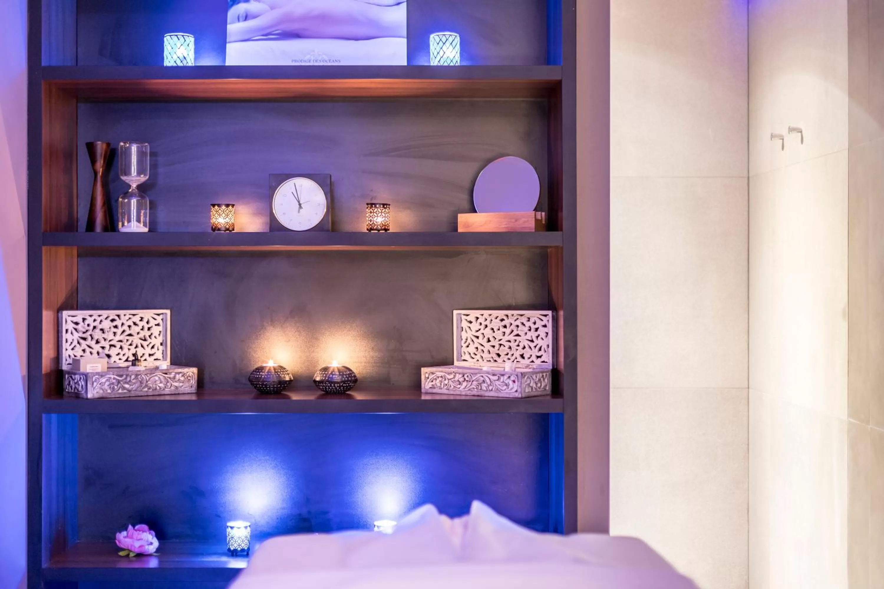 Massage, Bed in Cornaro Hotel