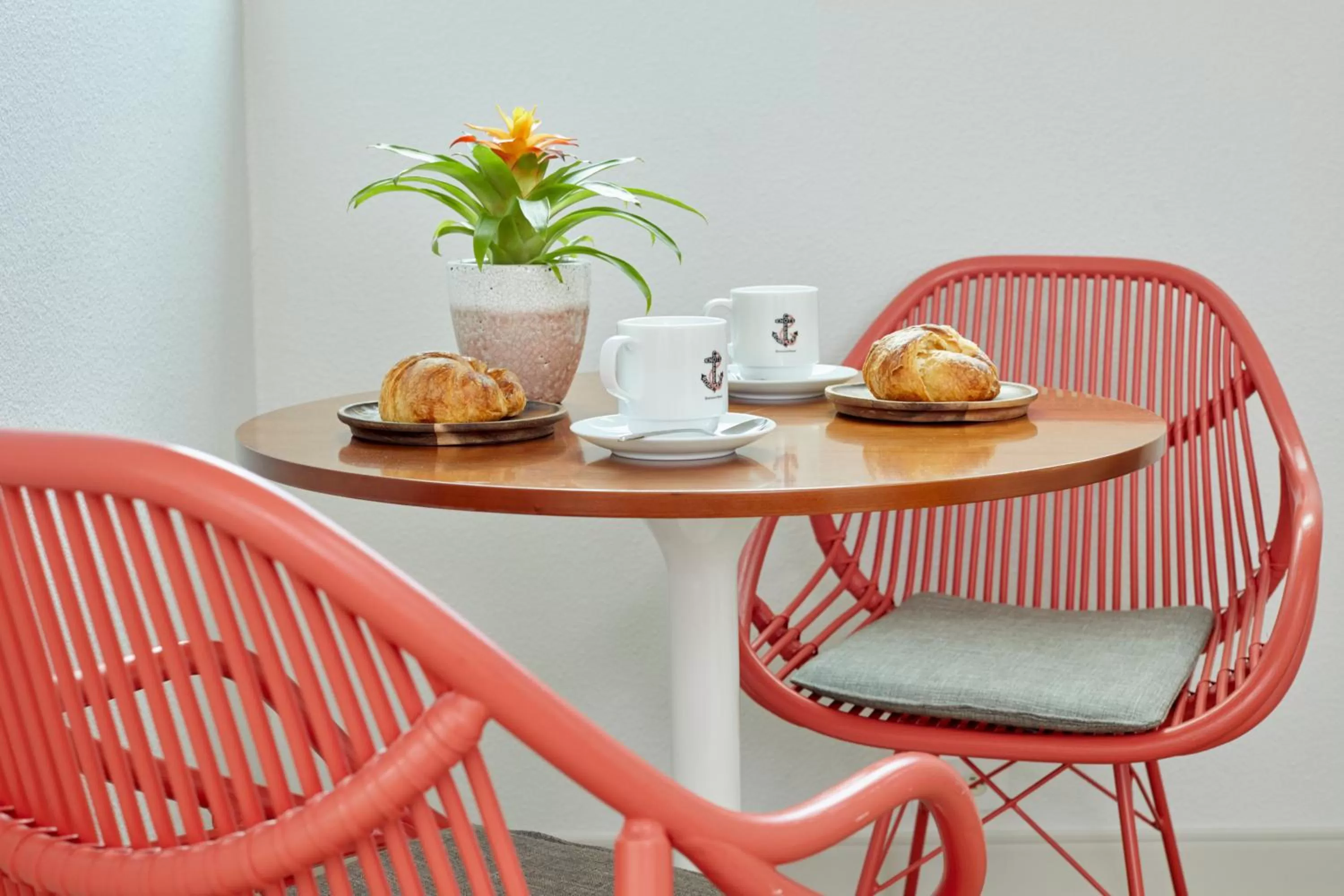 Dining area in Queen Kapiolani Hotel