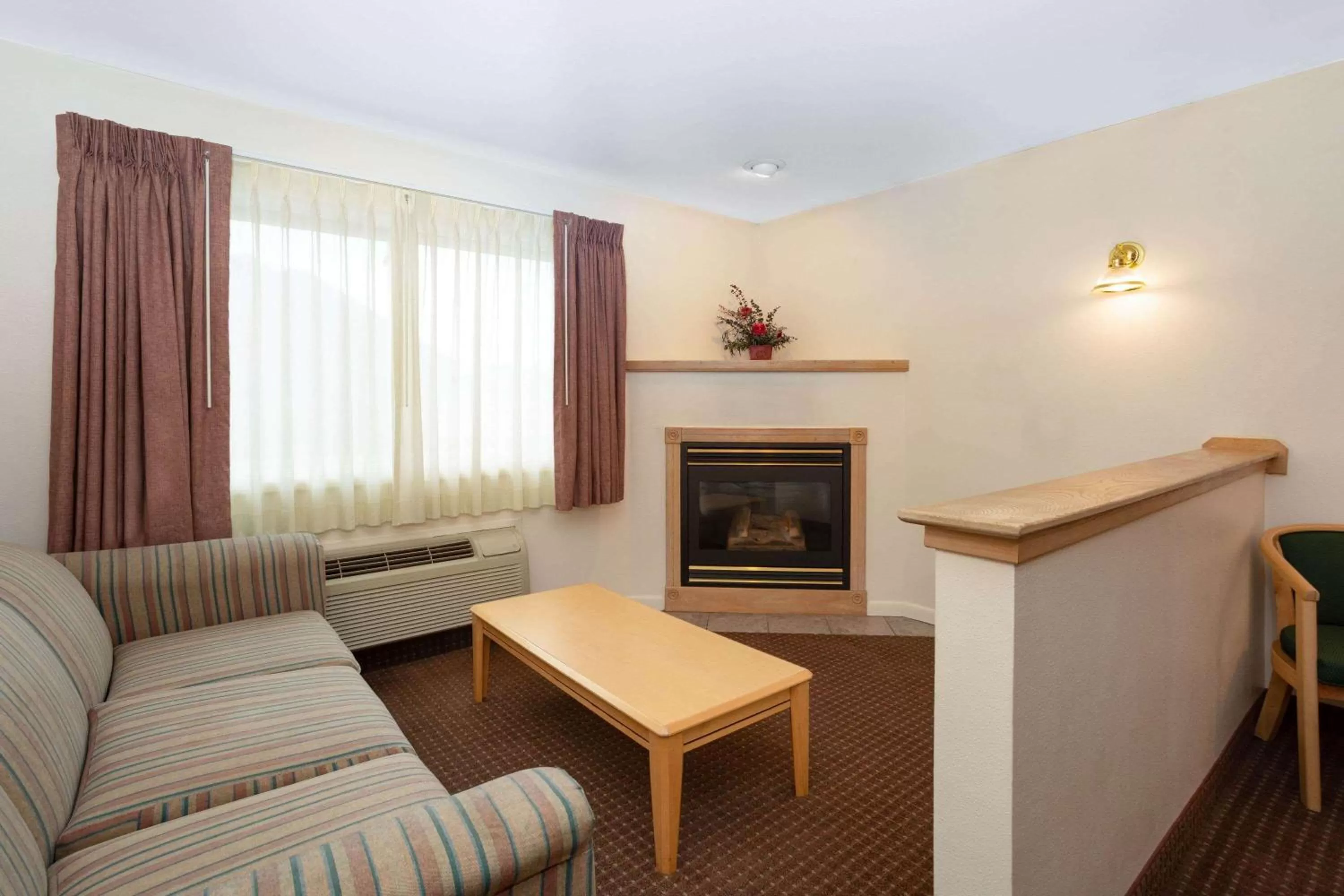 Photo of the whole room in Inn at Lander, Travelodge by Wyndham