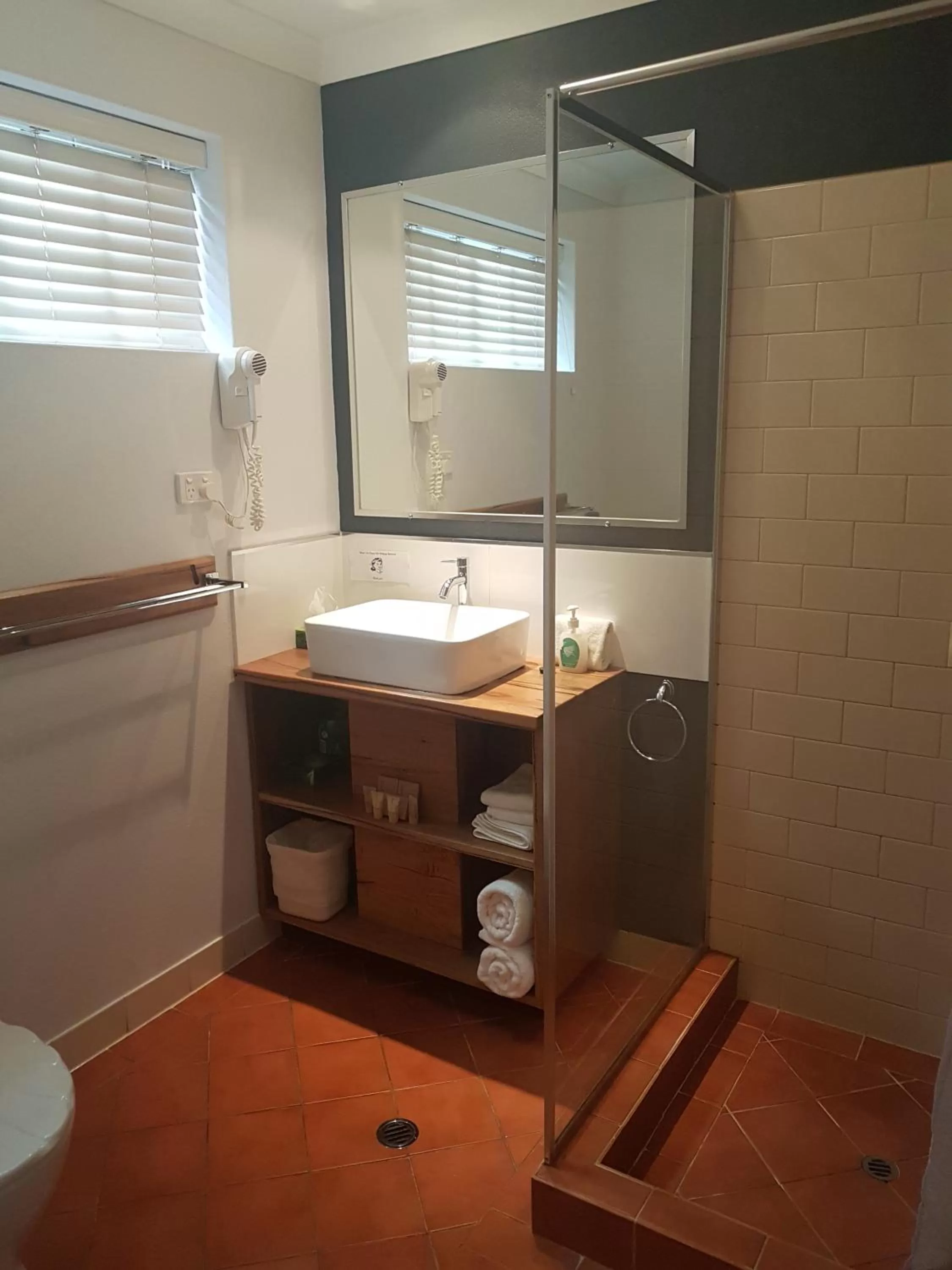 Bathroom in Adamsons Riverside Accommodation