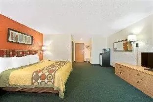 King Suite - Smoking in Super 8 by Wyndham Bonne Terre King Suite - Smoking in Super 8 by Wyndham Bonne Terre