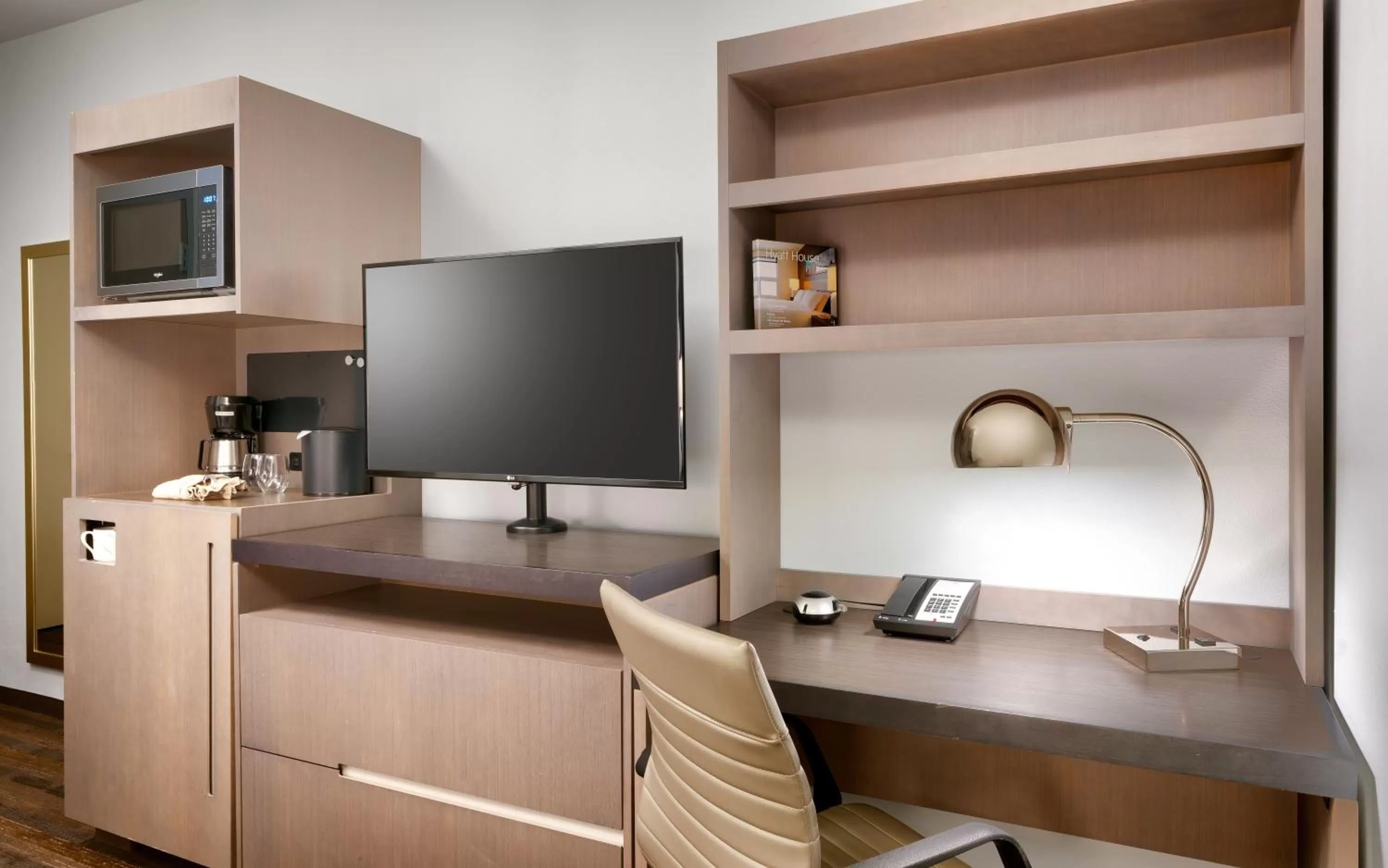 Queen Room with Tub - Disability Access in Hyatt House at Anaheim Resort/Convention Center