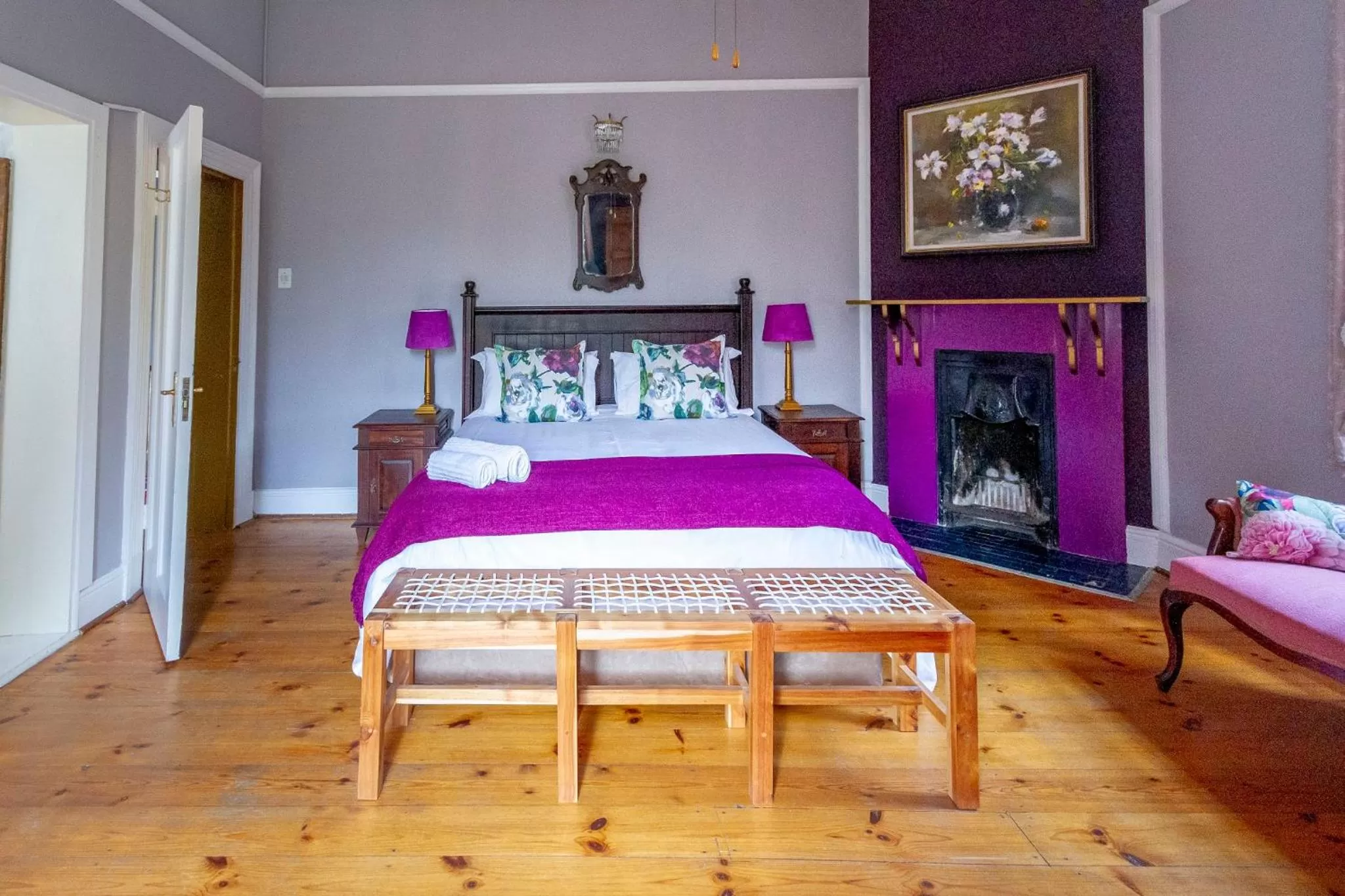 Bed in Airlies Historical Guest House