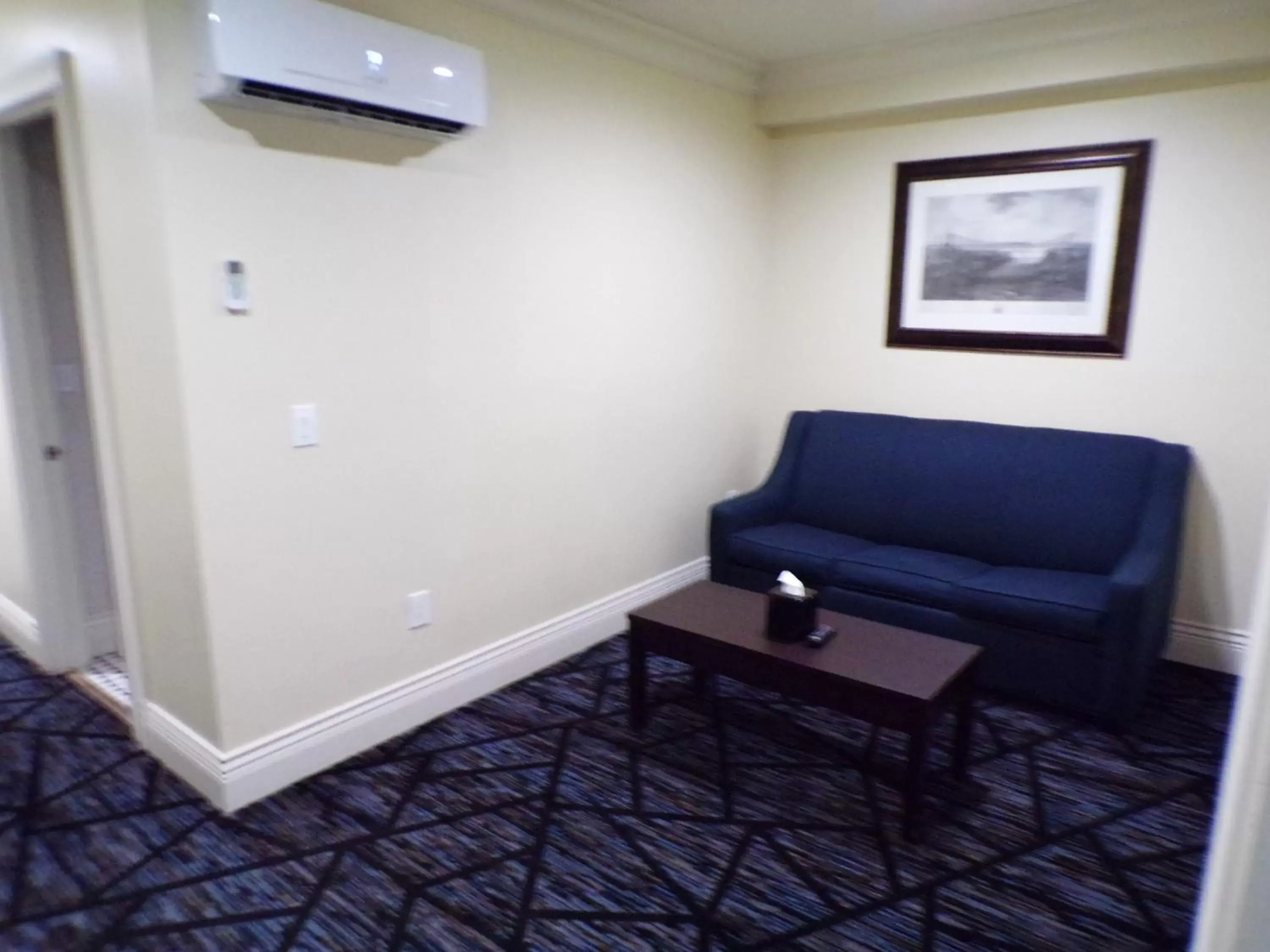 Riverview Suite in Niagara Crossing Hotel and Spa Riverview Suite in Niagara Crossing Hotel and Spa