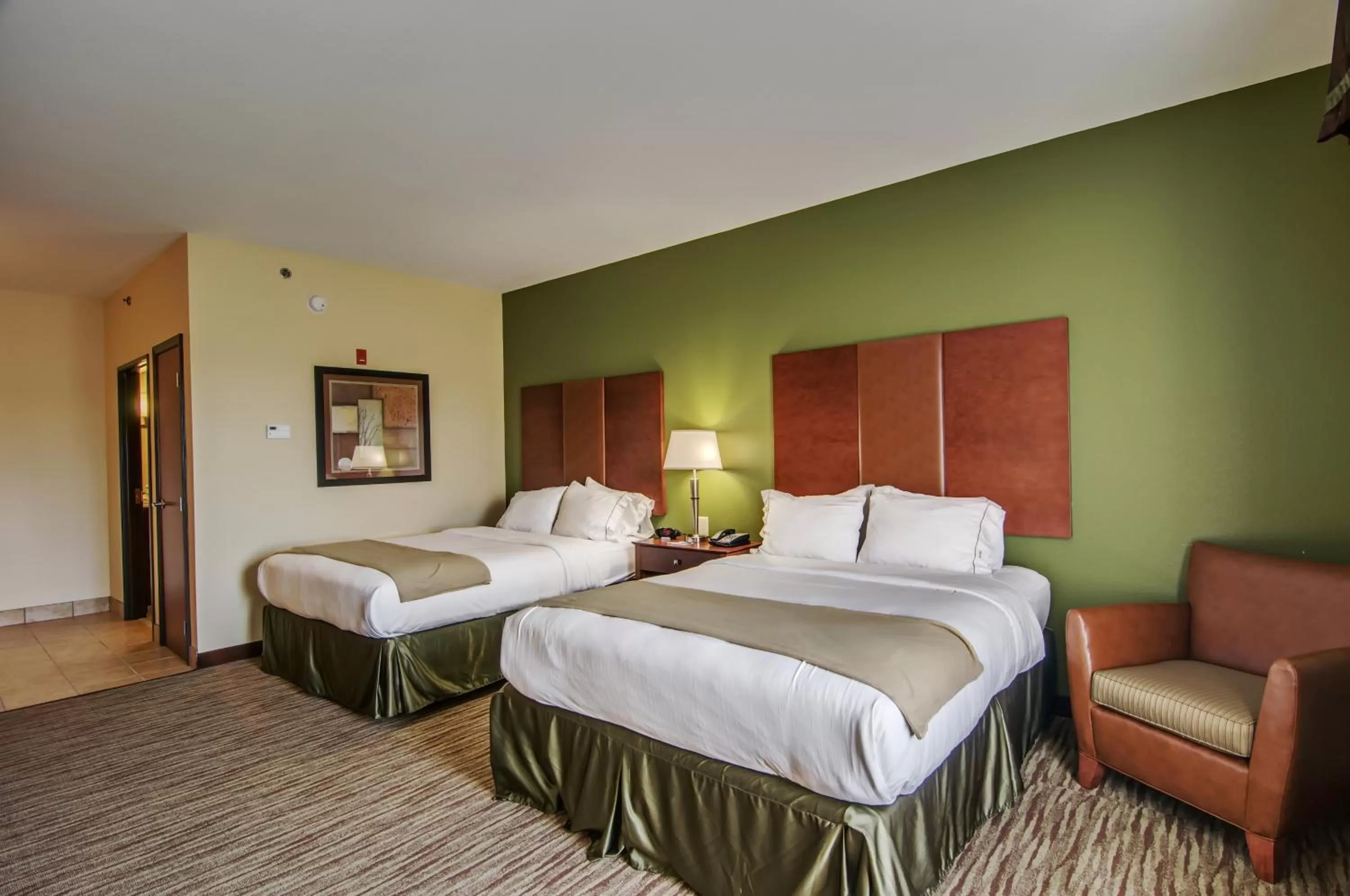 Deluxe Queen Suite with Bath Tub - Hearing Accessible/Non-Smoking  in Holiday Inn Express & Suites Wytheville, an IHG Hotel
