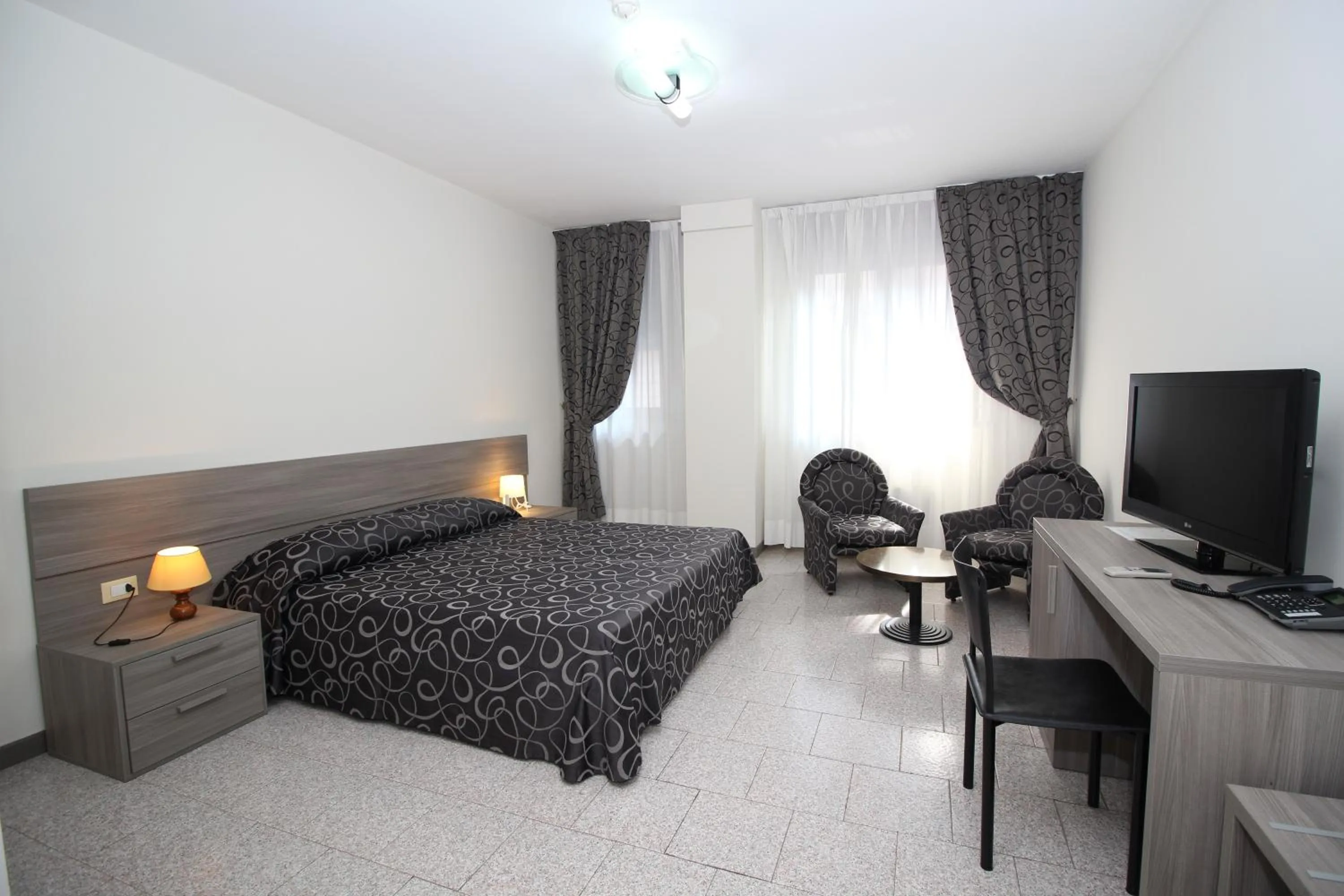 Photo of the whole room, Bed in Hotel Croce Di Malta