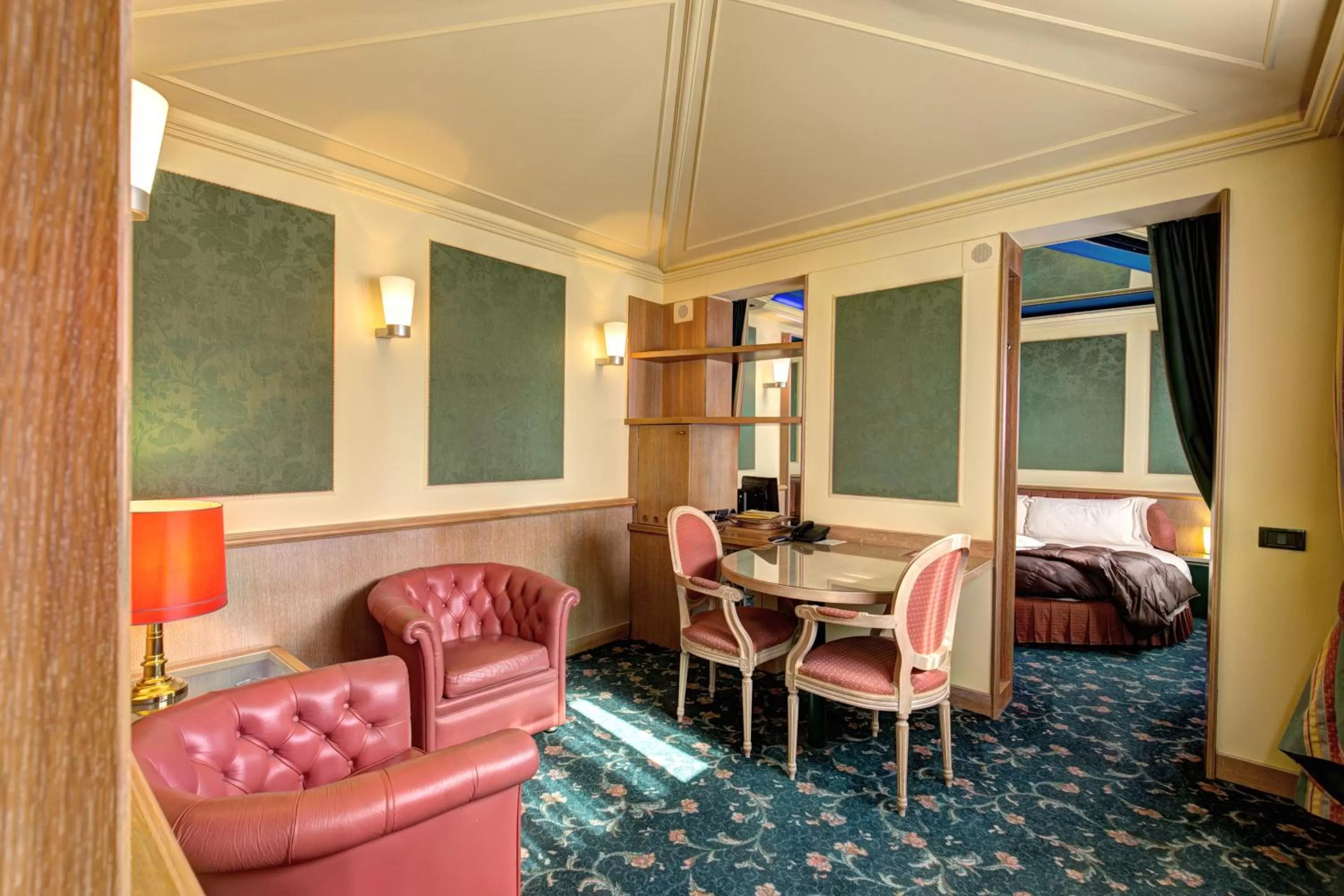 Living room, Bed in Hotel Motel Regal