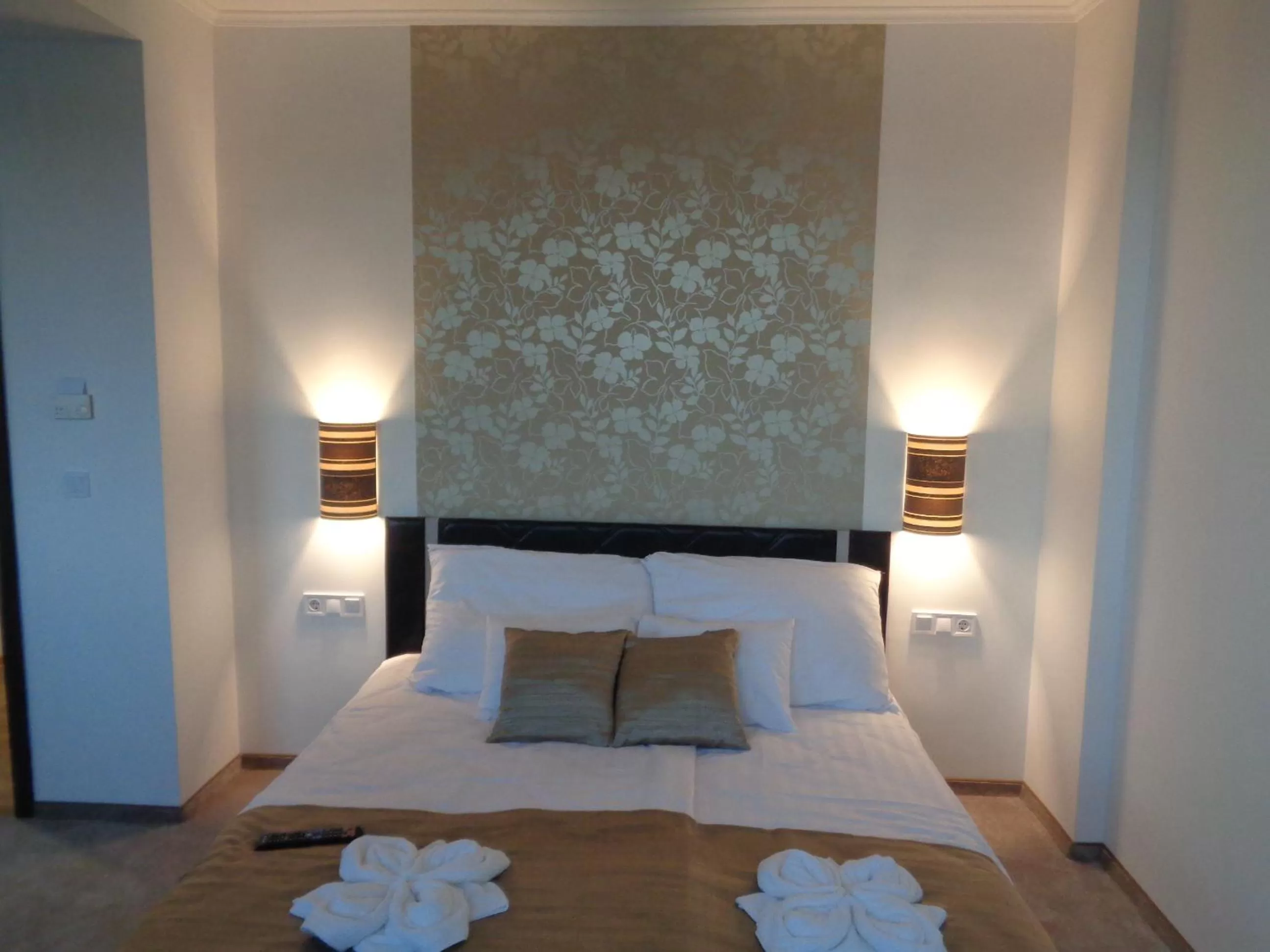 Photo of the whole room, Bed in Hotel Írisz