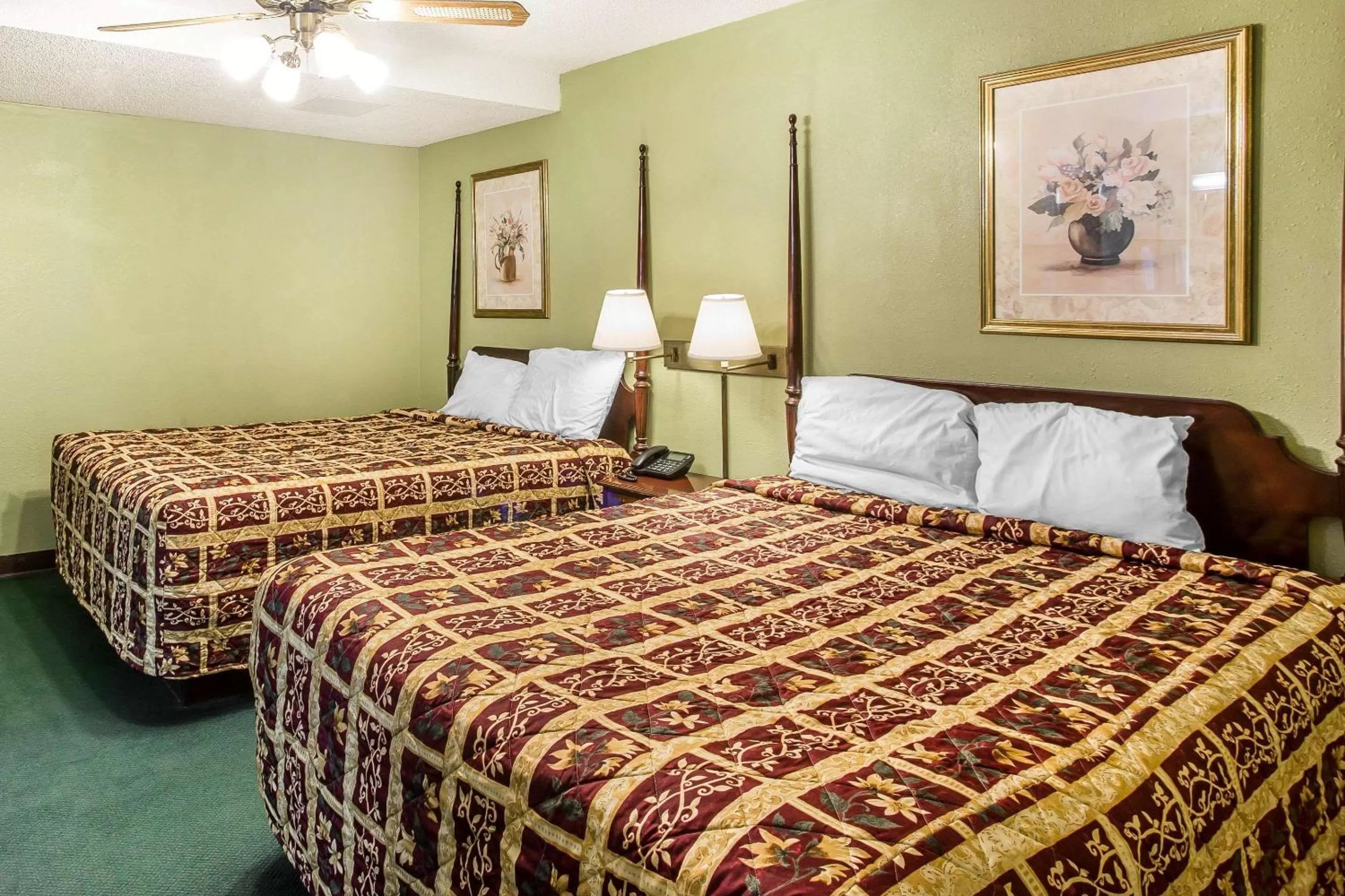 Photo of the whole room, Bed in Rodeway Inn & Suites Smyrna - Nashville Area