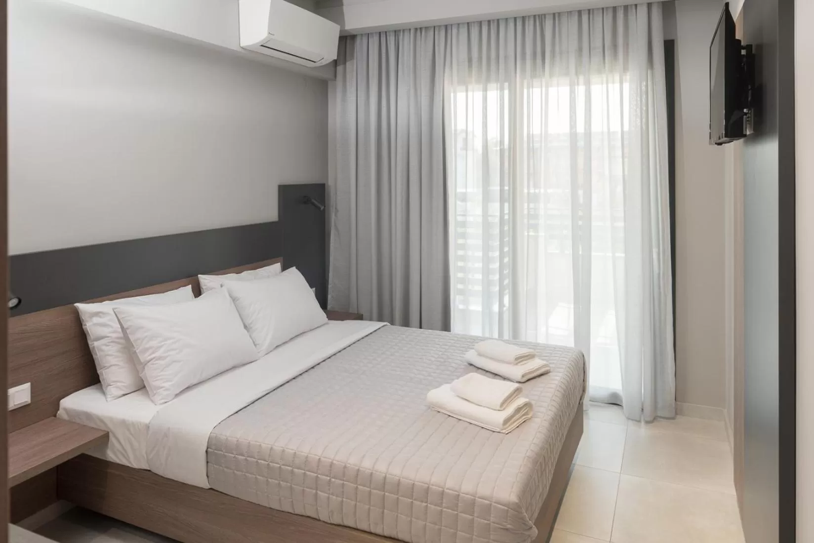 Double or Twin Room with Balcony in Elizabeth Queen Luxury Rooms