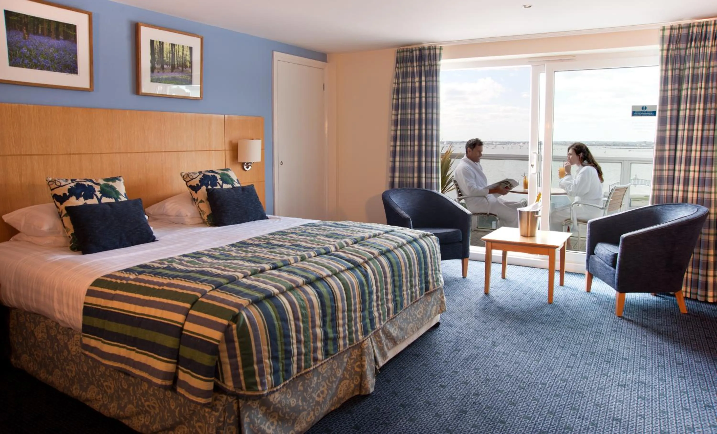 Balcony/Terrace, Bed in Sandbanks Hotel