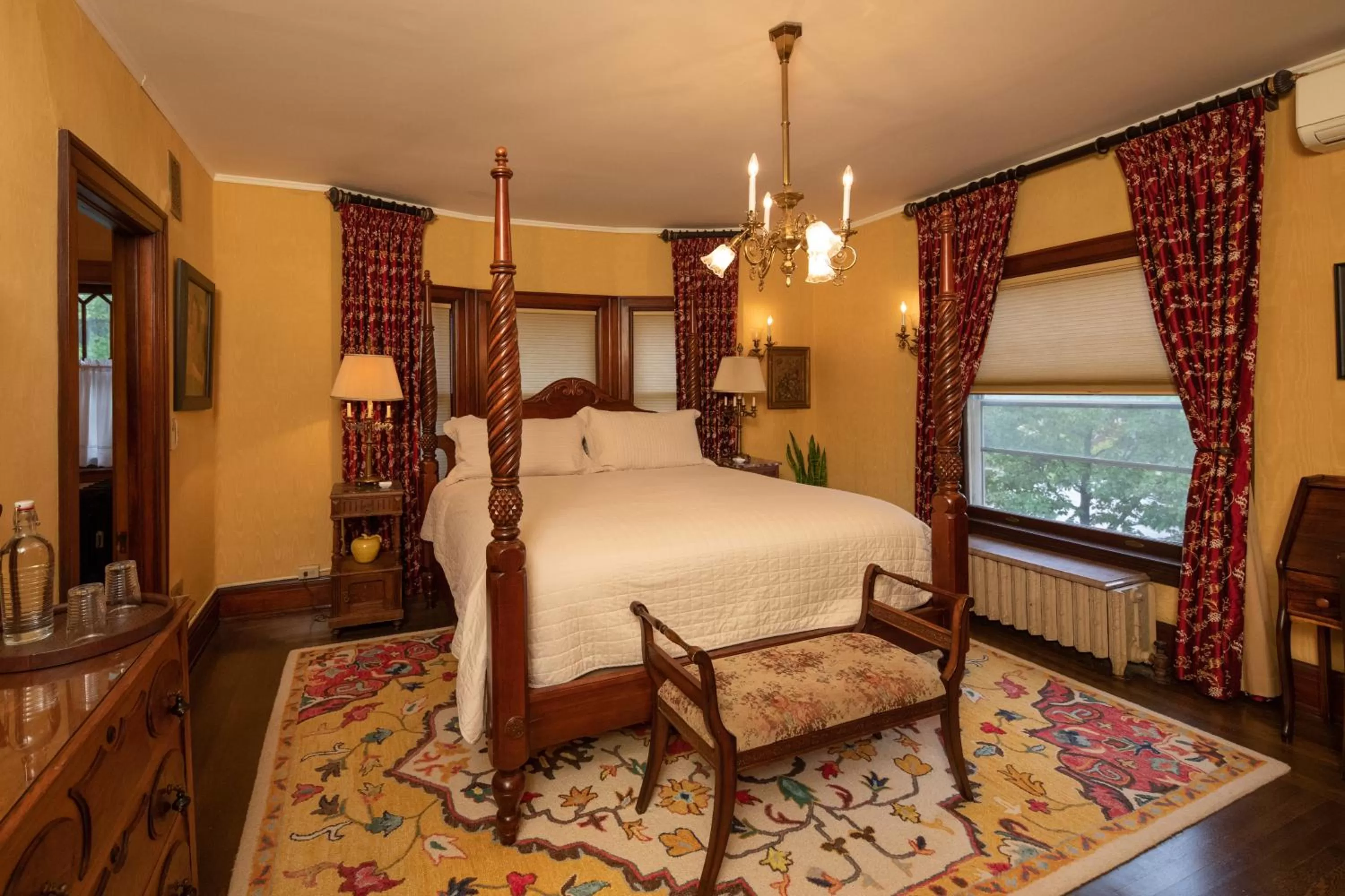 Bedroom, Bed in Cartier Mansion