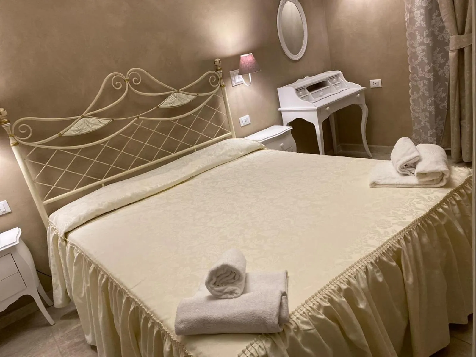 Bed in Boutique Hotel Calais Milano