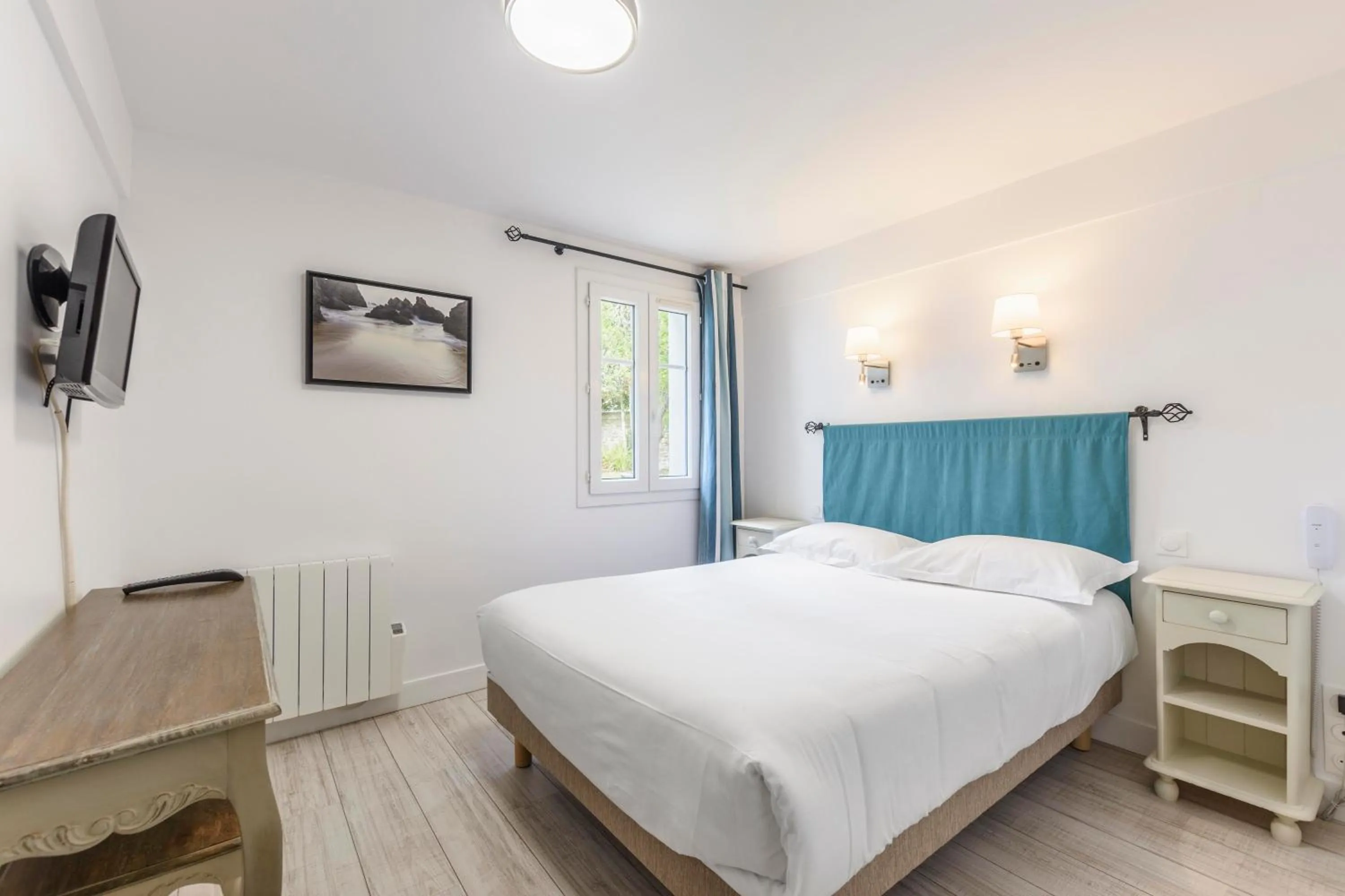 Bedroom, Bed in Hotel Le Clos Fleuri