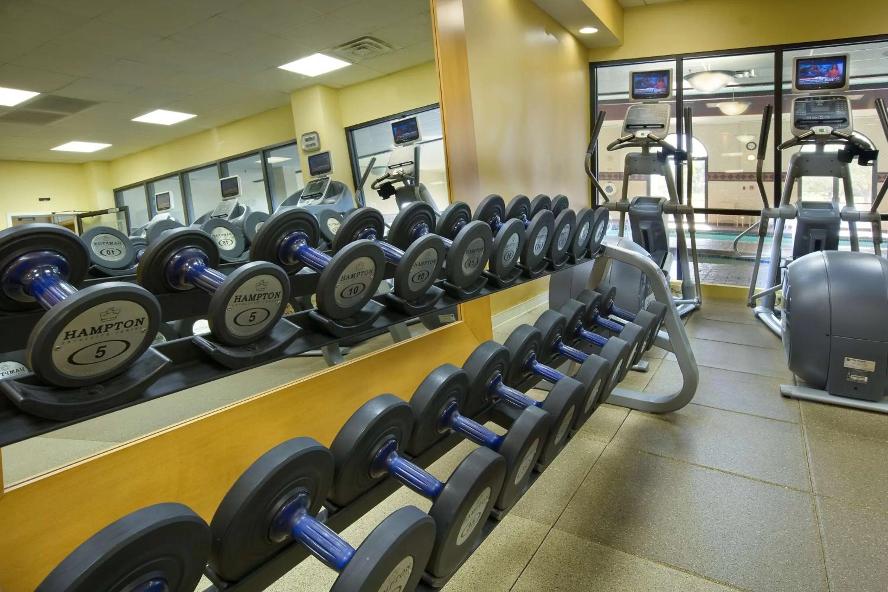Fitness centre/facilities in Embassy Suites by Hilton Kansas City International Airport