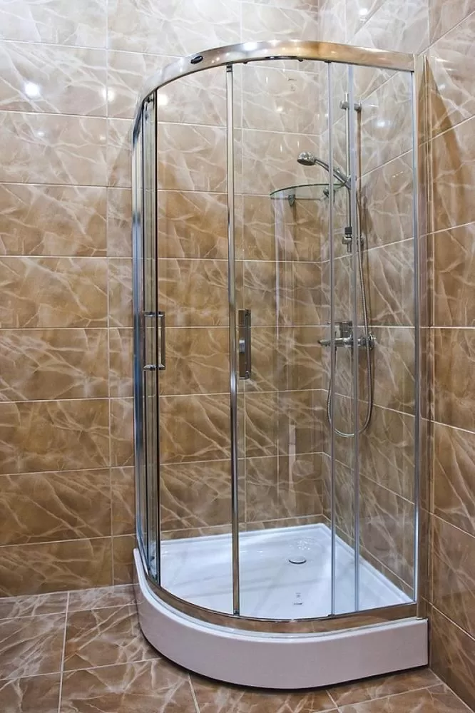 Shower, Bathroom in Hotel 8th Mile